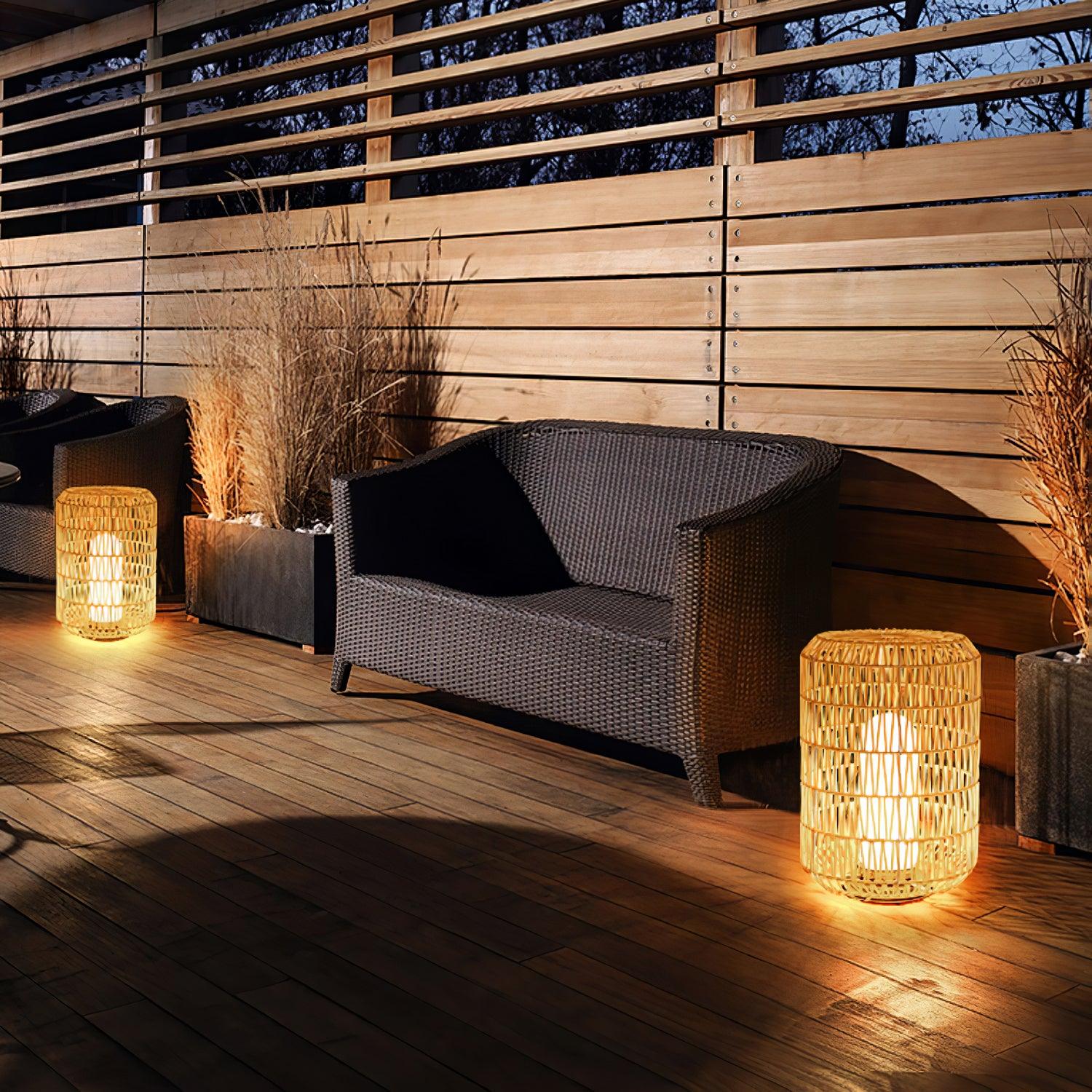 Außenlampe aus geflochtenem Rattan – traditionelles Handwerkslicht für Ecken
