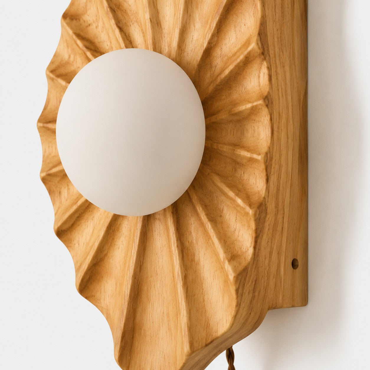 Wabi-Sabi-Wandleuchte aus Naturholz