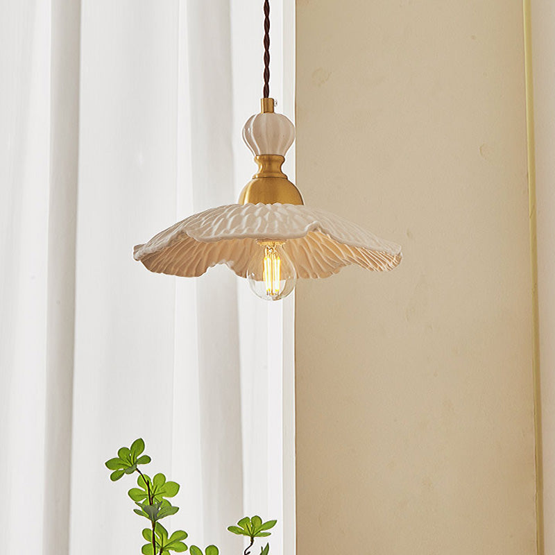 Pendelleuchte im raffinierten Stil mit warmen Tönen und Butterscotch-Messingkeramik für die Lounge