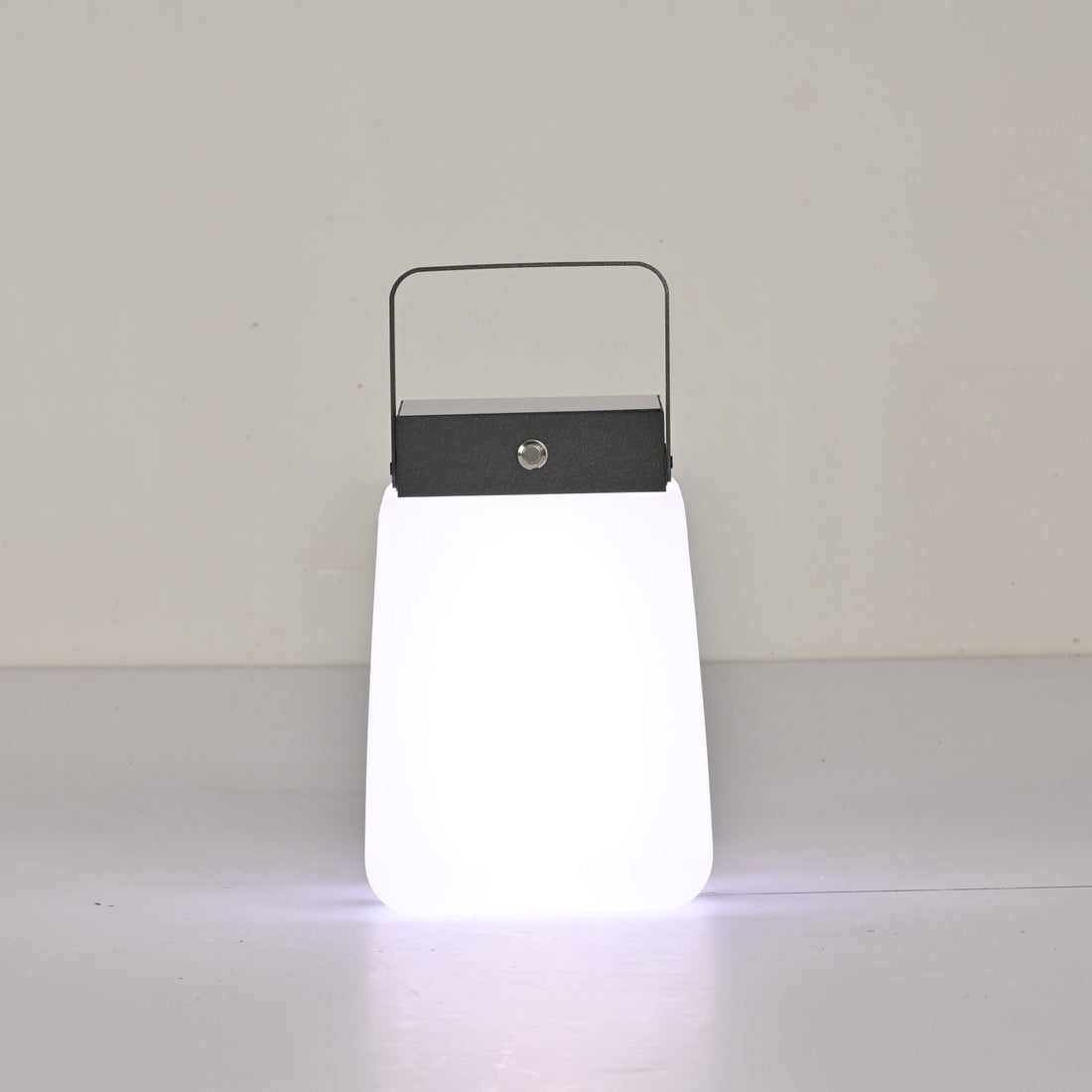 Tragbare Außenlaterne – Modernes LED-Licht für Garten &amp; Terrasse