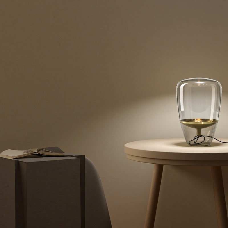 Minimalistische Tischlampe aus mundgeblasenem Ballonglas