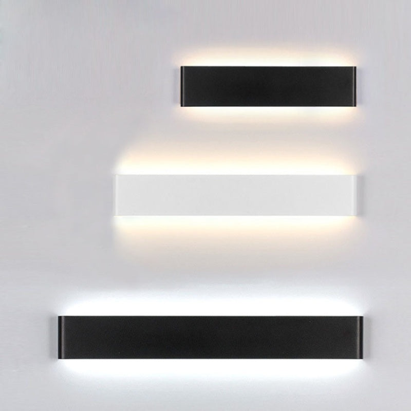 Lineare minimalistische LED-Wandleuchte aus Acryl