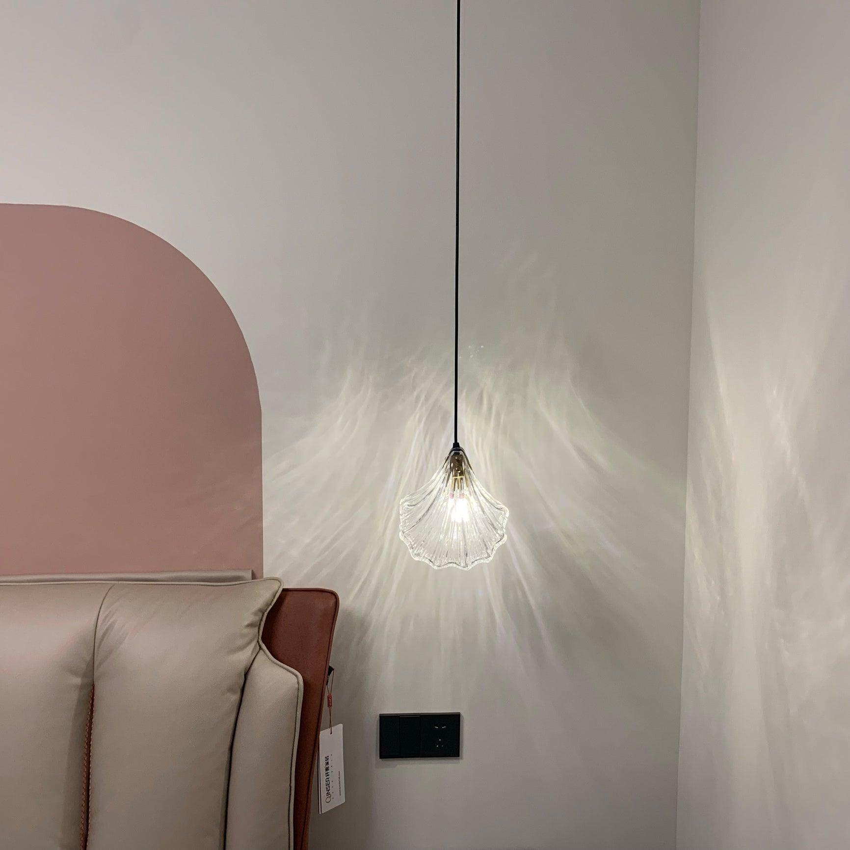 Plug-in-Hängeleuchte aus mundgeblasenem Glas und Messing