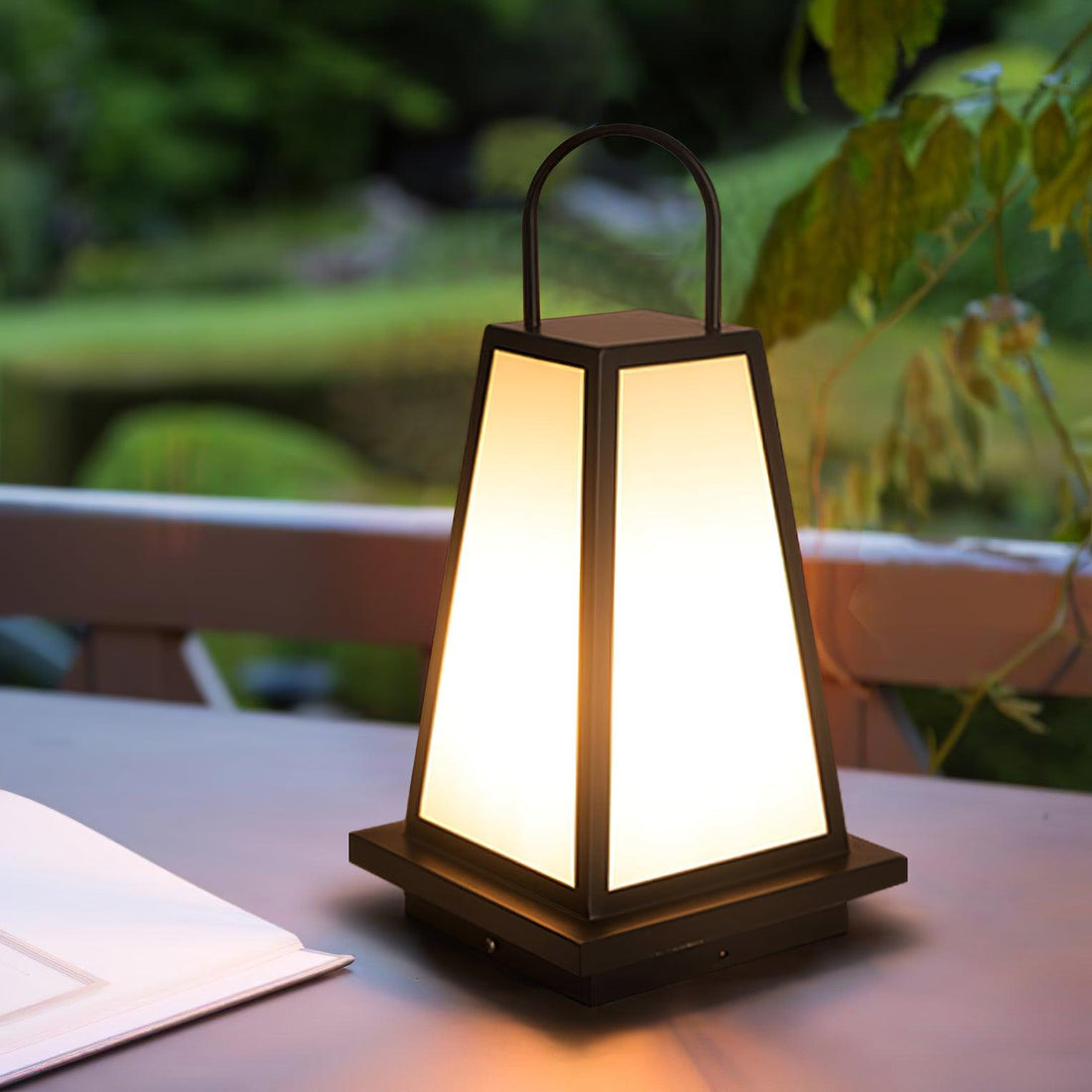 Tragbare Außenlampe – Gartenfertig – Dezente Anmut