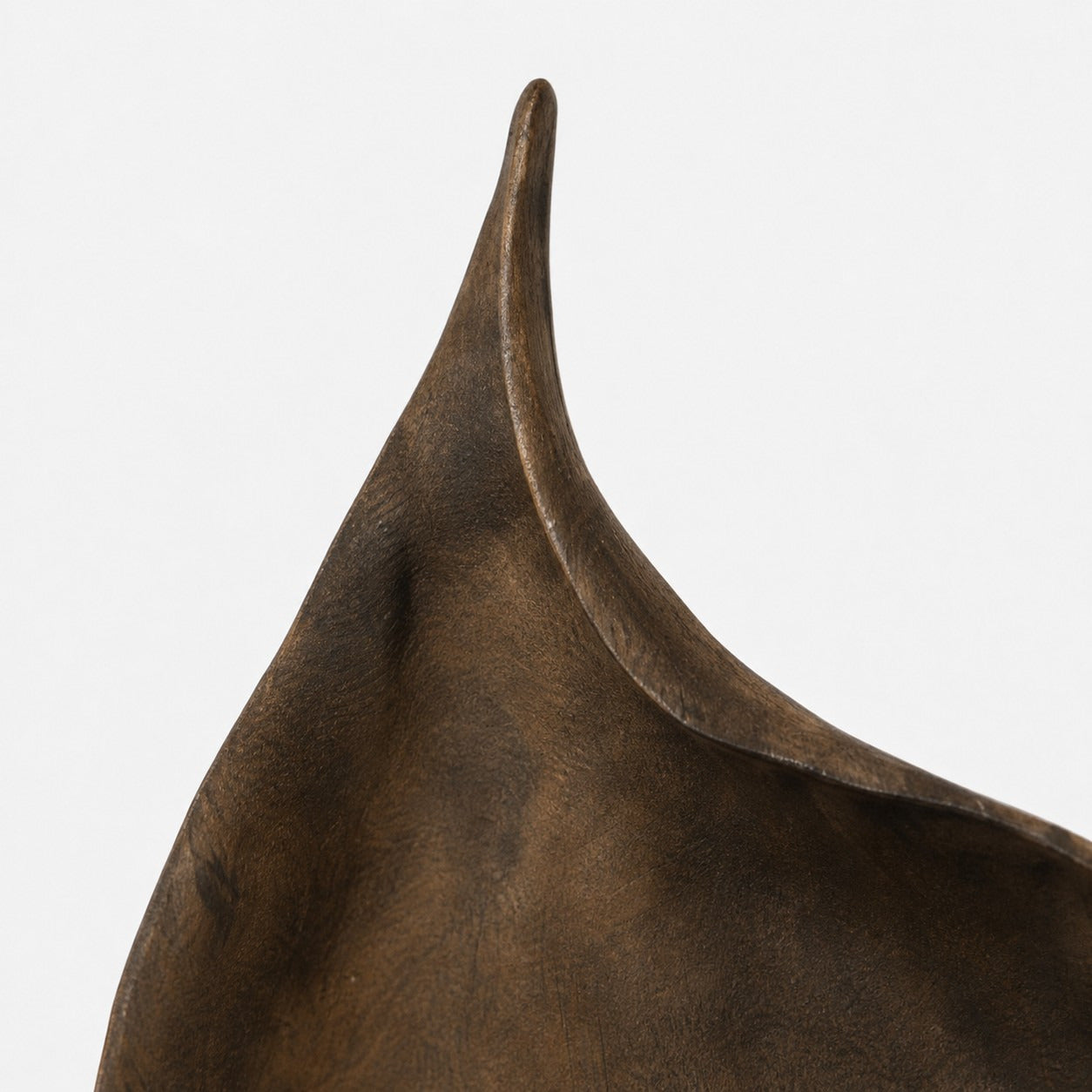 Sculpted leaf tip and curved edge