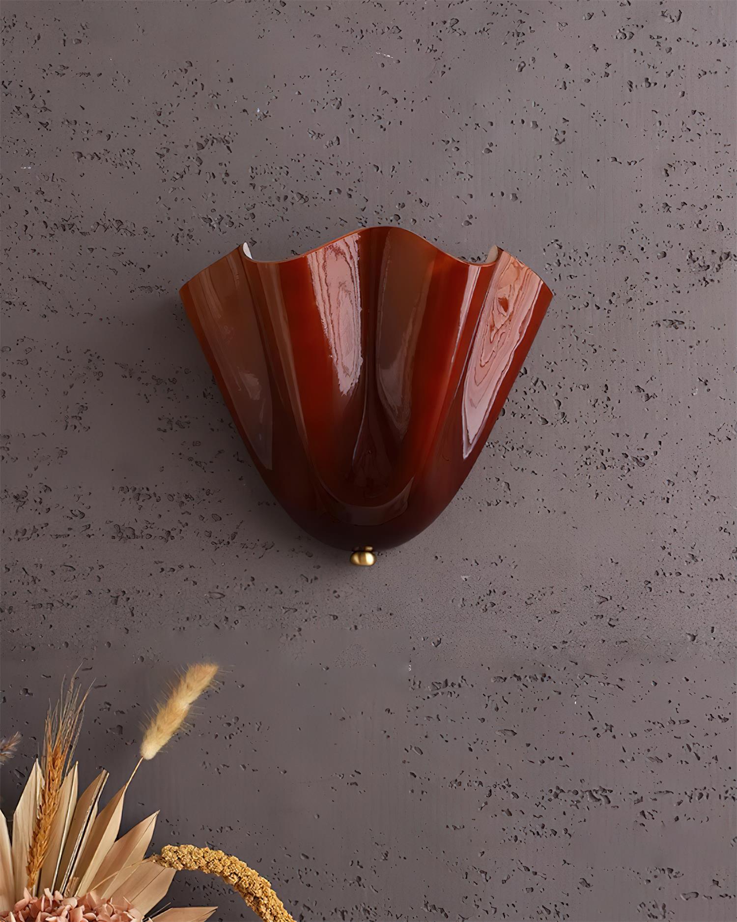 Moderne Wandleuchte Bellina – Kunsthandwerkliche Glaslampe Vera für die Inneneinrichtung