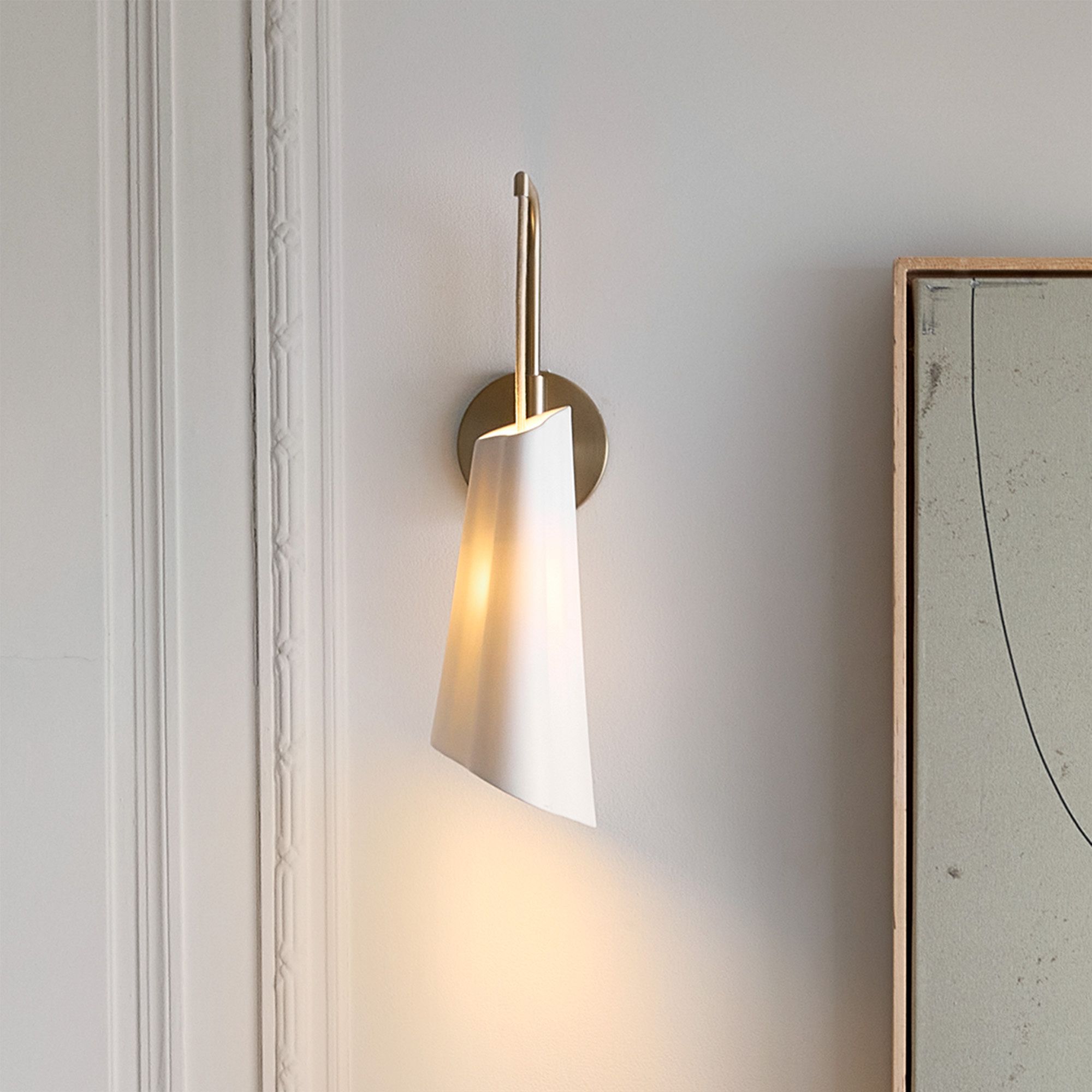 Orovia Sleek Wall Sconce – Ceramic & Metal Champagne Brass