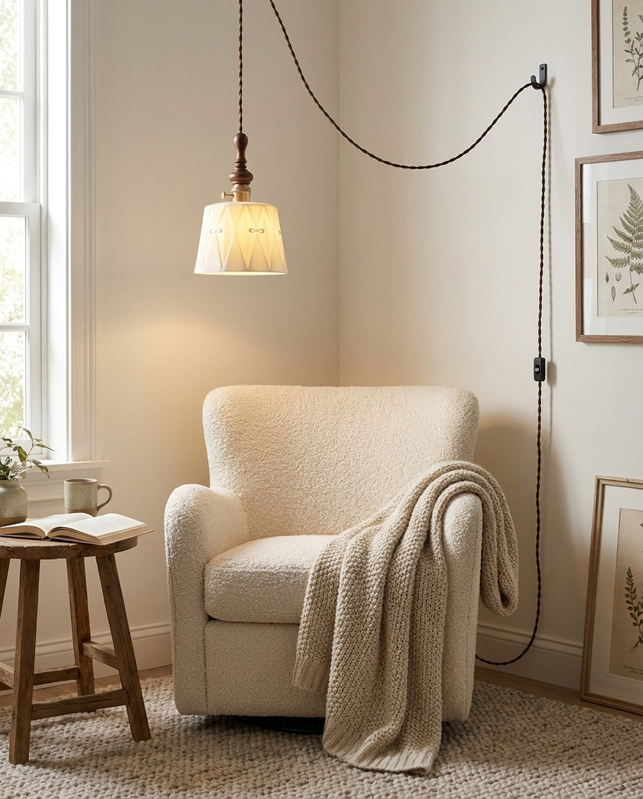 Keramik-Pendelleuchte mit Stecker und Zugkabel und Holzabschluss