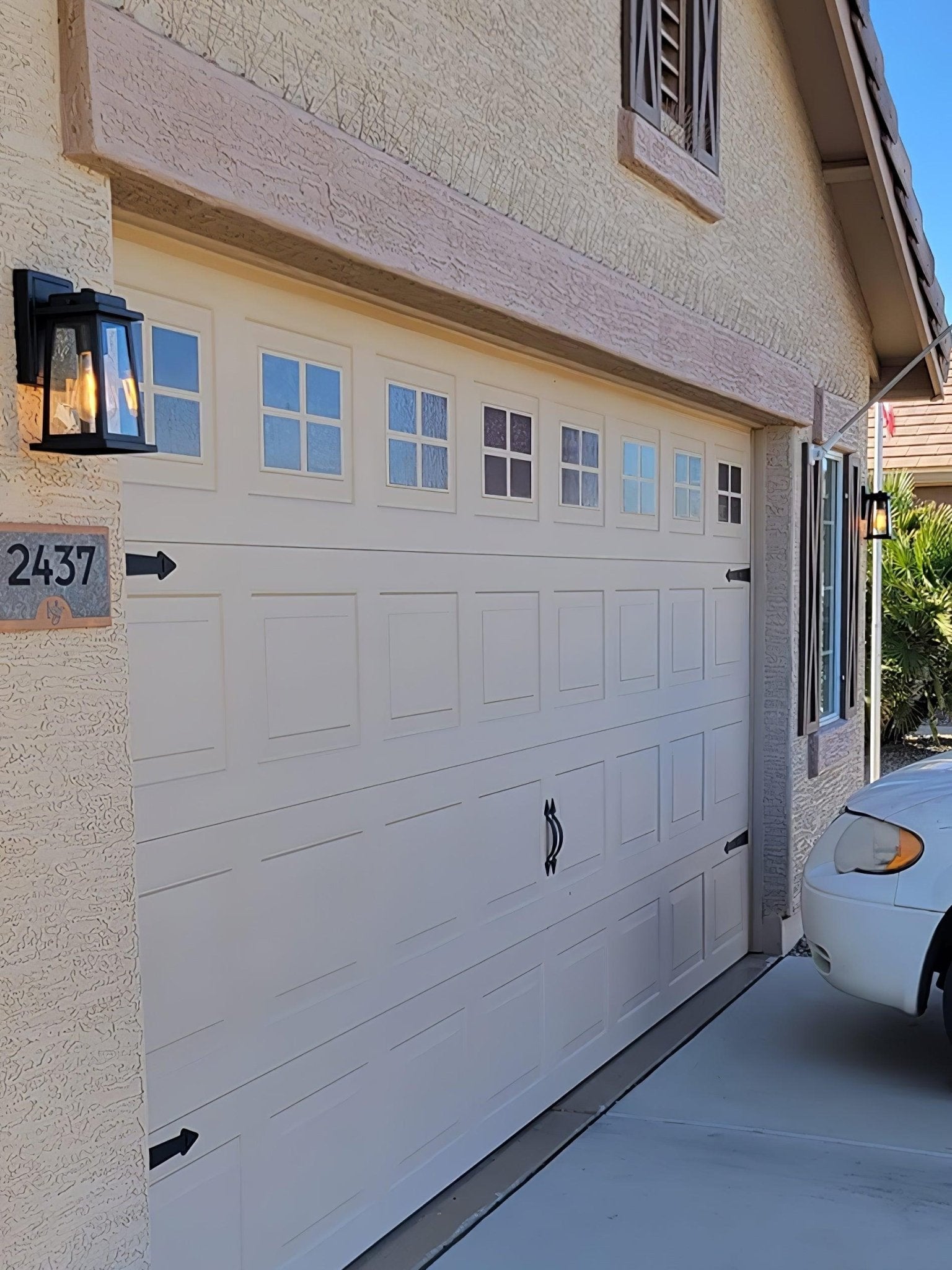 Classic Outdoor Wall Lamp - Black Metal Clear Glass Lantern Lighting