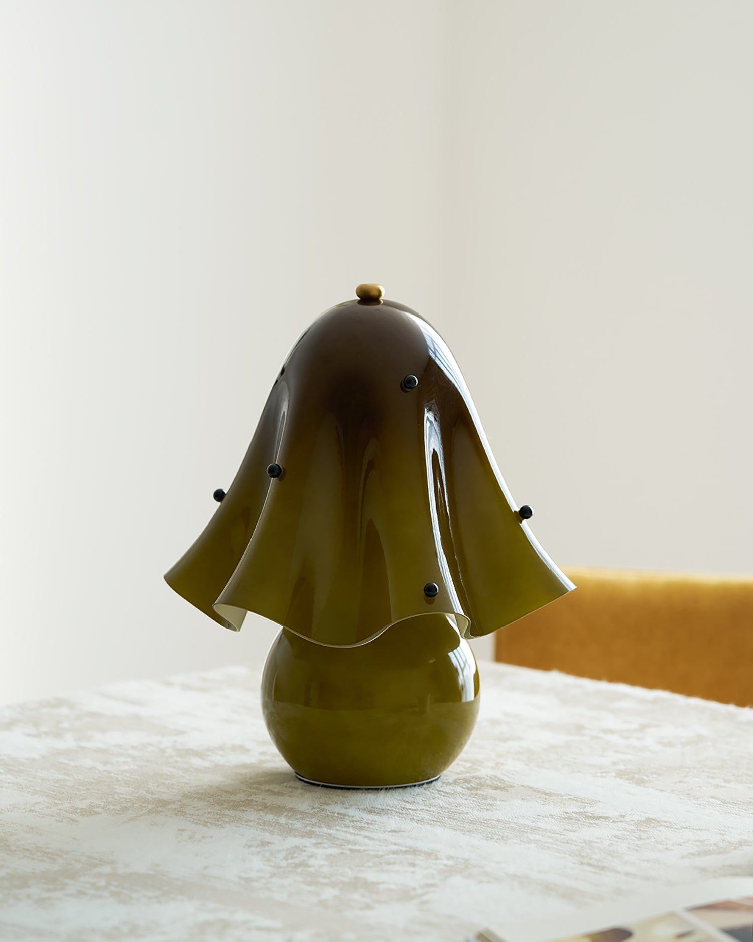 Dekorative Tischlampe Bellina – Skulpturale Glockenblumenform