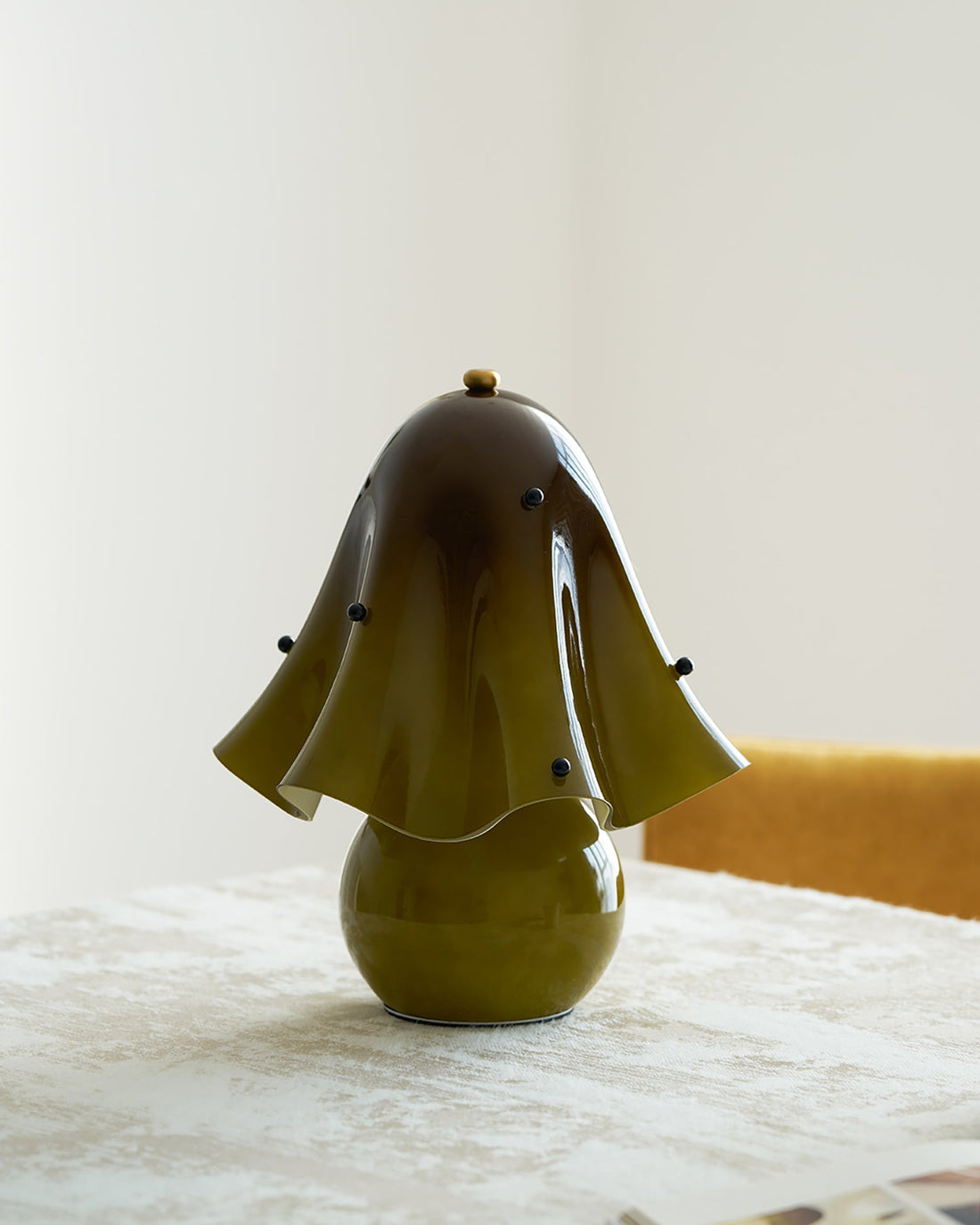 Dekorative Tischlampe Bellina – Skulpturale Glockenblumenform