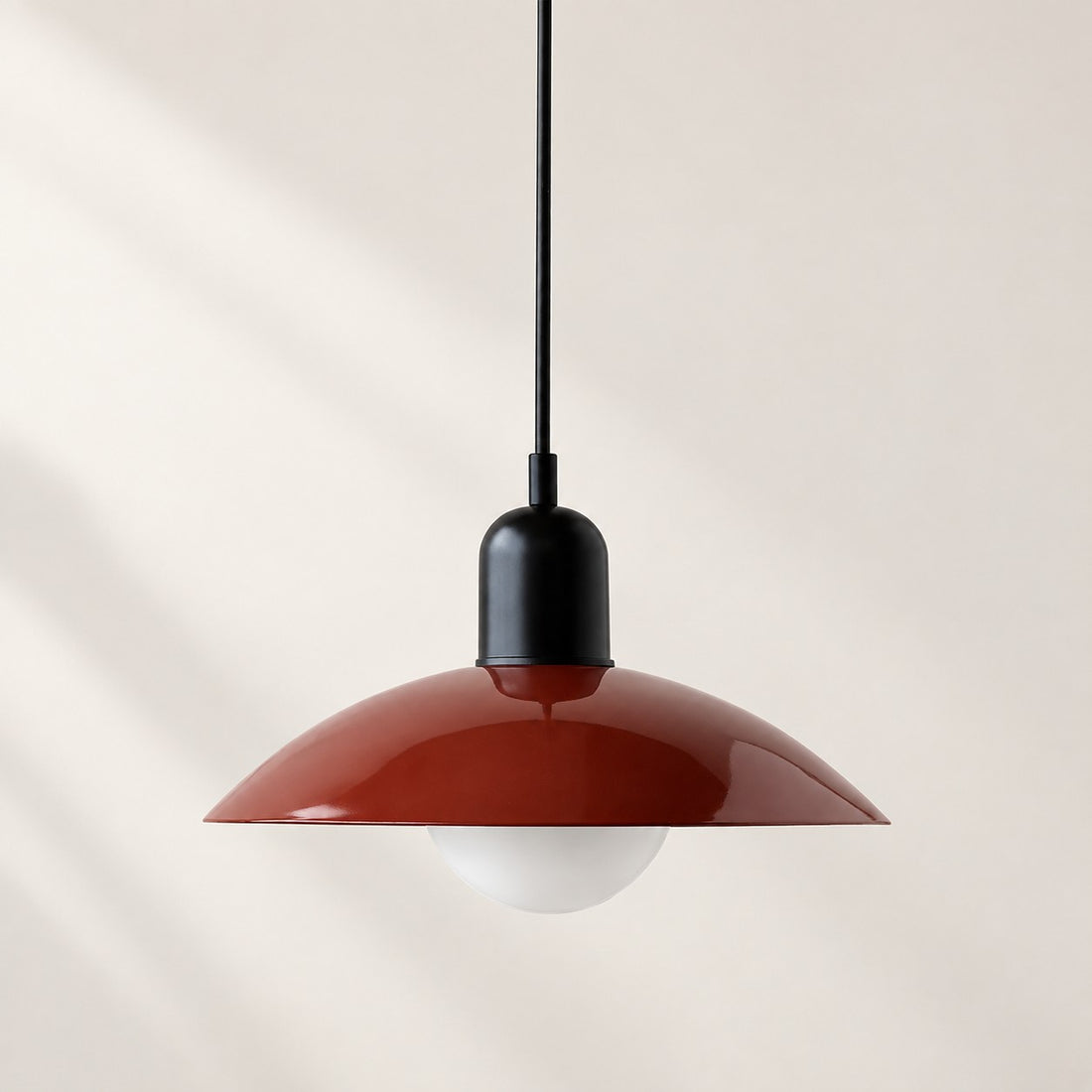 Pendelleuchte im Stil der Mid-Century-Bauhaus-Bewegung für das Esszimmer mit Stecker