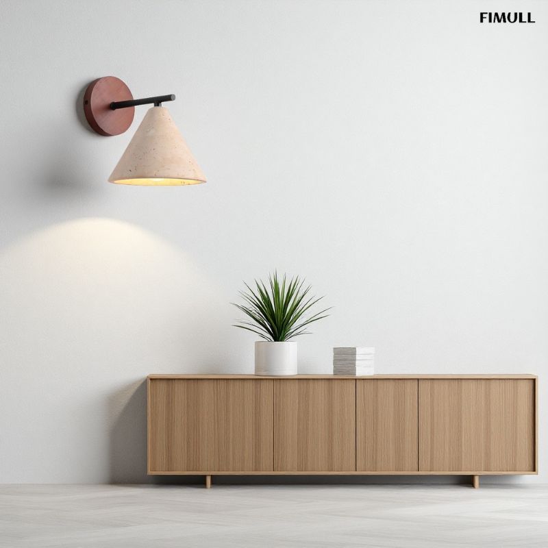 Minimalistische Wandleuchte aus Travertin im konischen Design