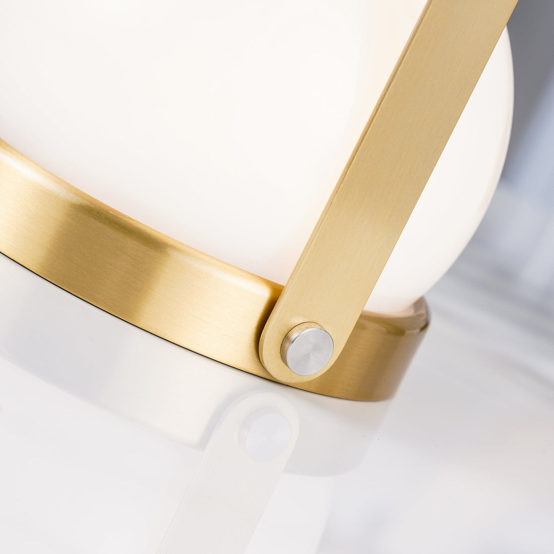 Tragbare Akku-Tischlampe – Moderne Lampe für Schreibtisch und Schlafzimmer