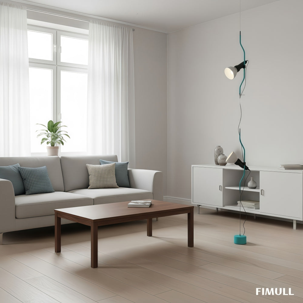 Moderne verstellbare Stehlampe mit Nickelrohr und Stahlseil fürs Schlafzimmer