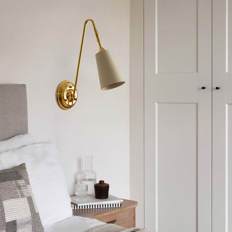 Skandinavische antike minimalistische Messing-Wandleuchte mit verstellbarem Kopf für Wohnzimmer