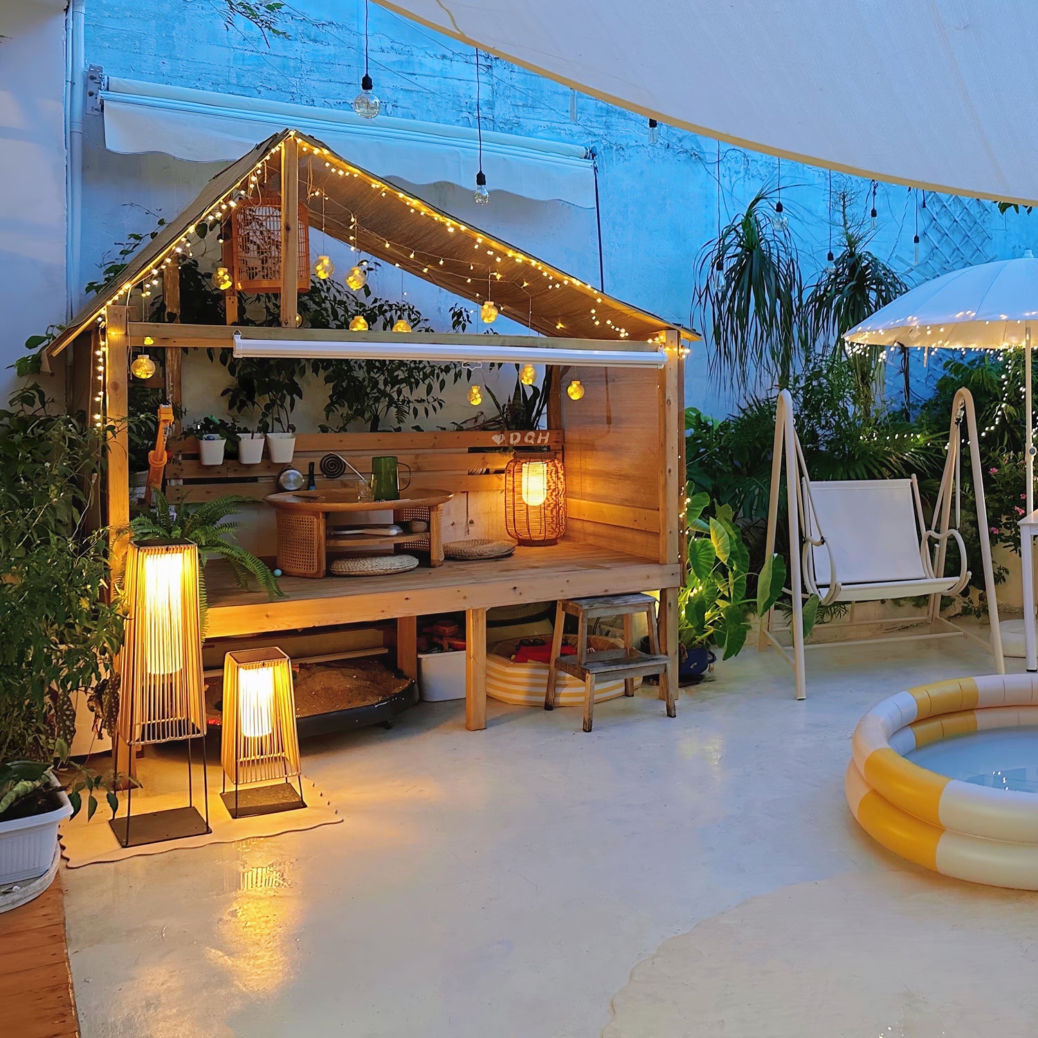 Plastic Rattan Outdoor Post Light - Solar Post Lamp Ideal