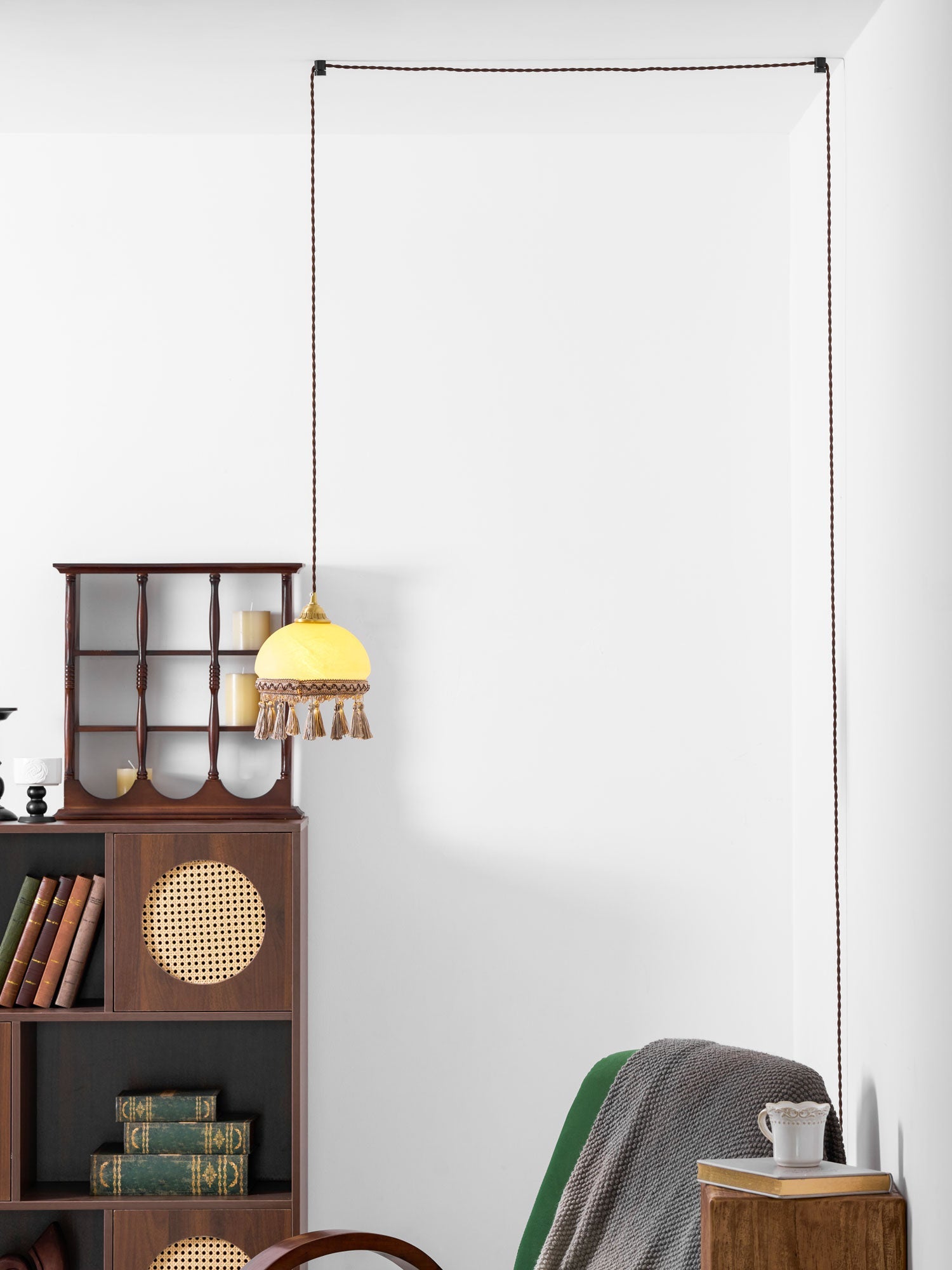 Hängeleuchte mit Quasten, Messing und Glas