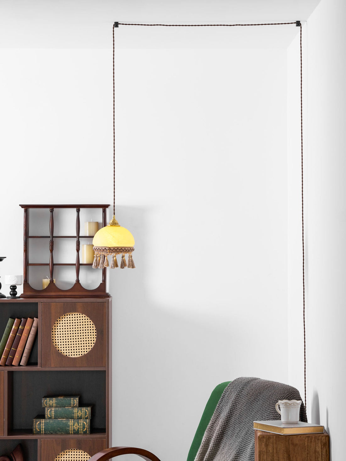 Hängeleuchte mit Quasten, Messing und Glas