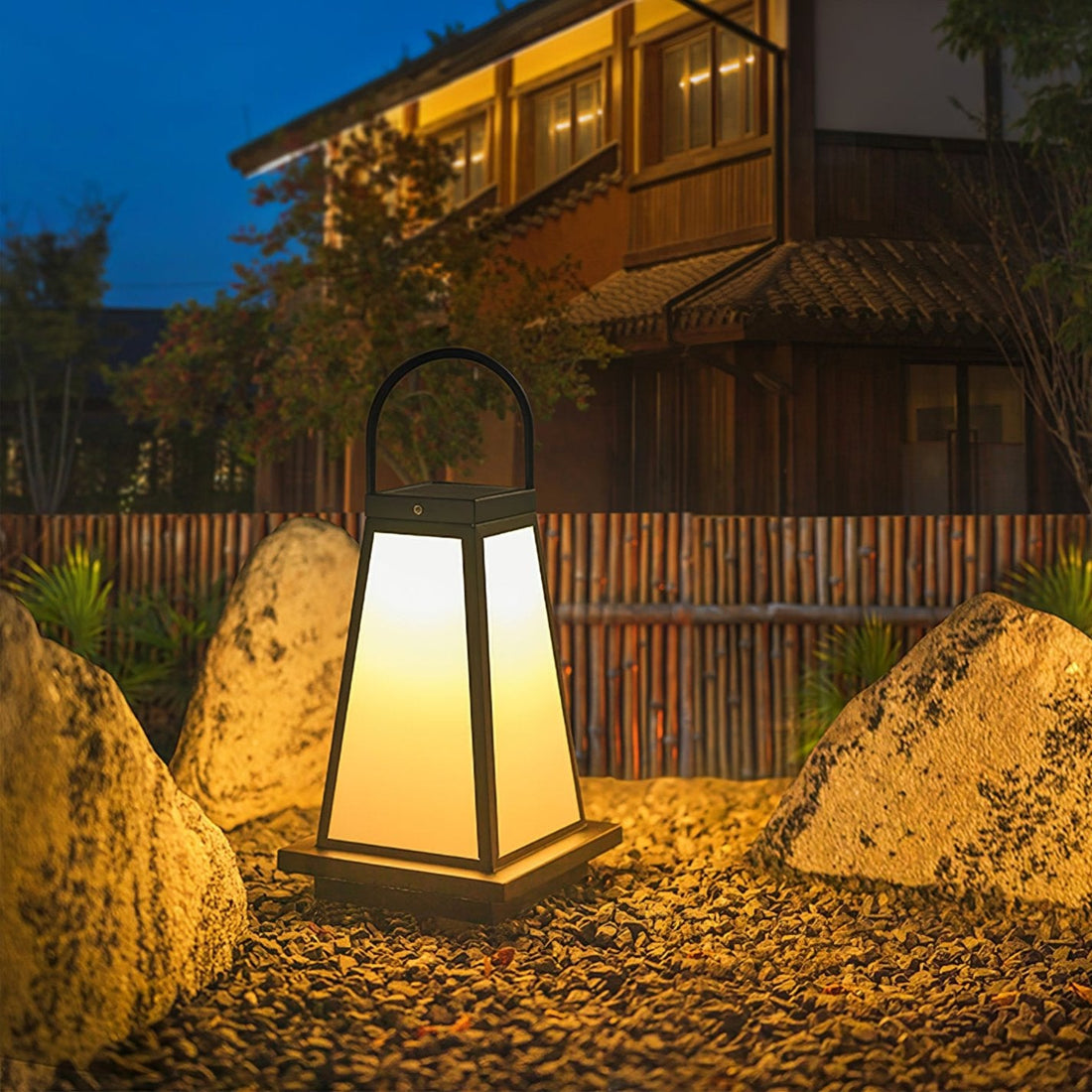 Tragbare Außenlampe – Gartenfertig – Dezente Anmut