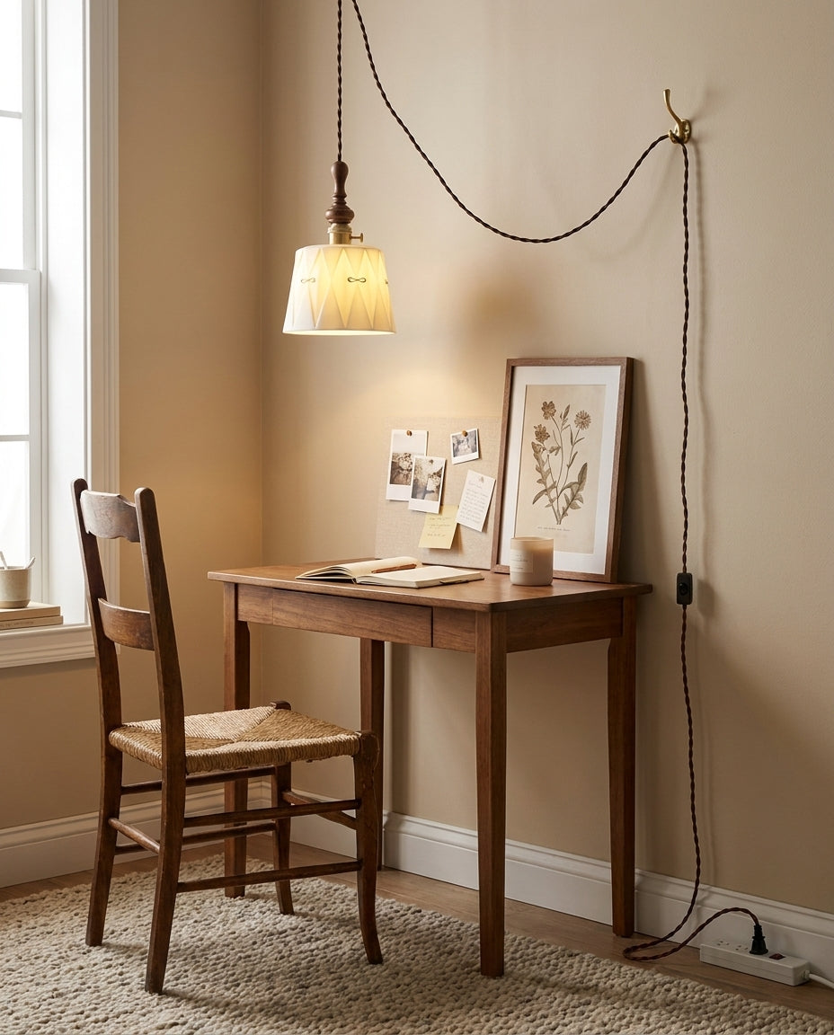 Keramik-Pendelleuchte mit Stecker und Zugkabel und Holzabschluss