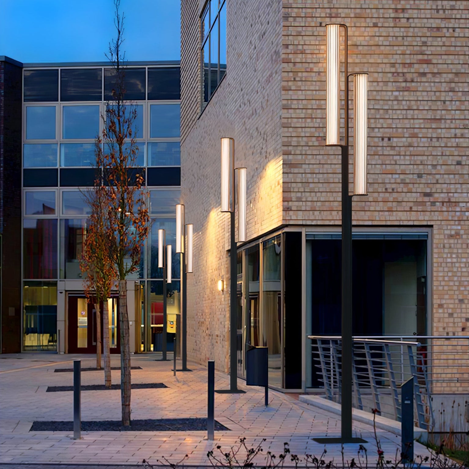 Außenstehlampe – Modernes LED-Bogenlicht für Garten, Terrasse oder Gehweg