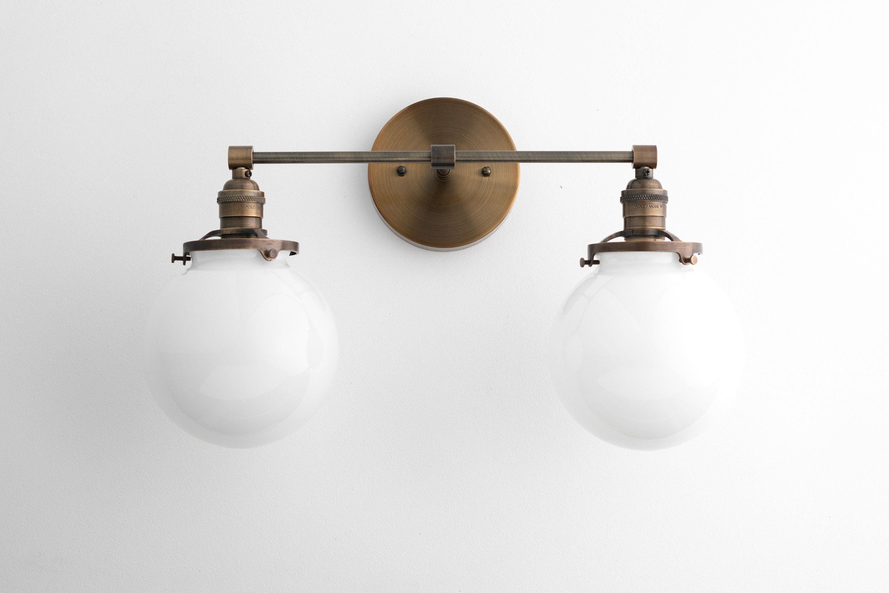 Lumio Globe Glaskugel-Waschtischleuchte – Moderne Badezimmerleuchte mit zwei Lichtern