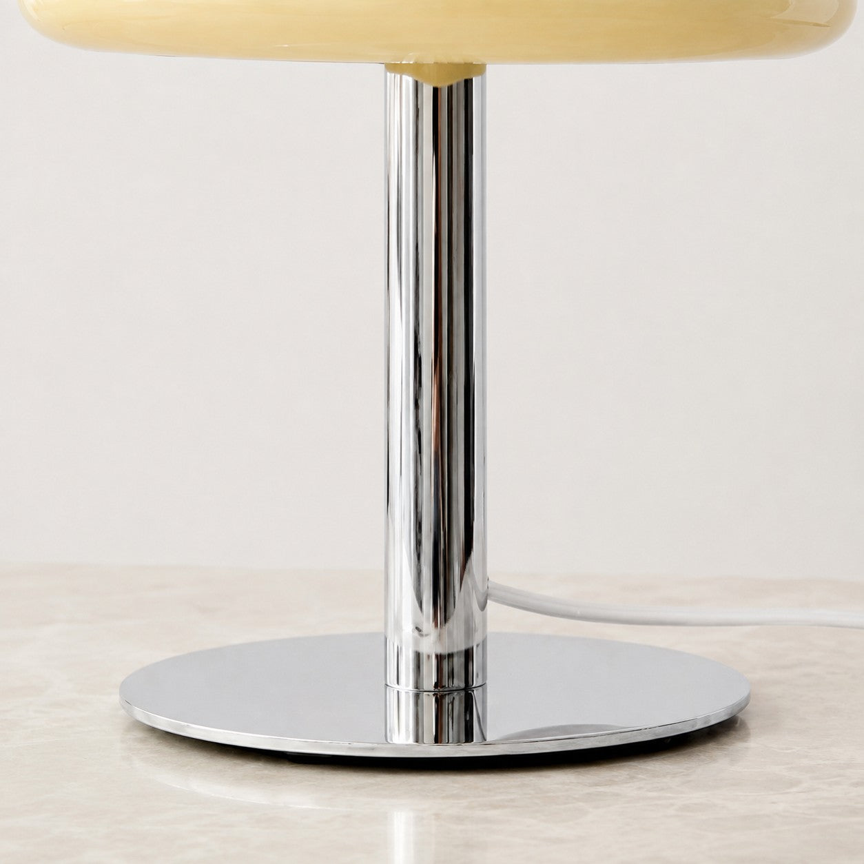 Skulpturale Tischlampe aus Glas
