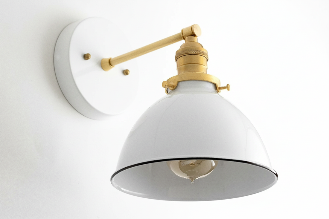 Conique Wandleuchte aus Metall – Weißer Metallschirm – Industrielle moderne Beleuchtung