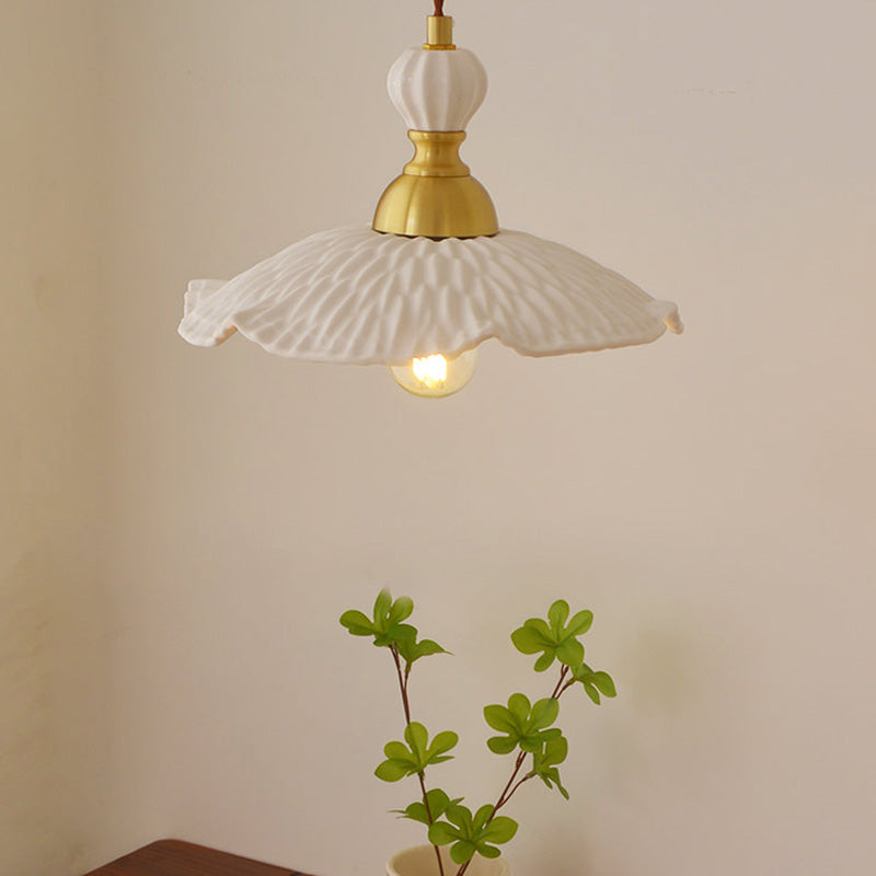 Pendelleuchte im raffinierten Stil mit warmen Tönen und Butterscotch-Messingkeramik für die Lounge