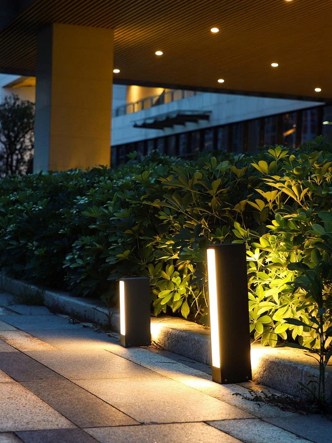Aluminum Outdoor Post Lamp - Panel-Style Cast Lamp for Patio