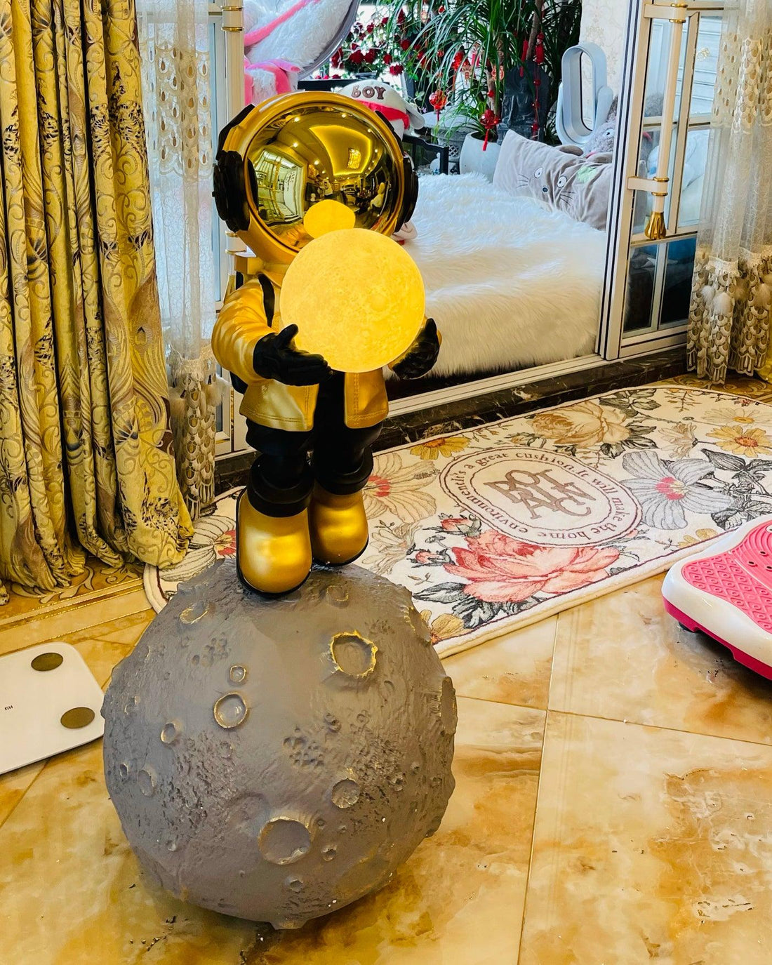 Astronaut Floor Lamp - Built-in Battery LED Light for Living Room Decor