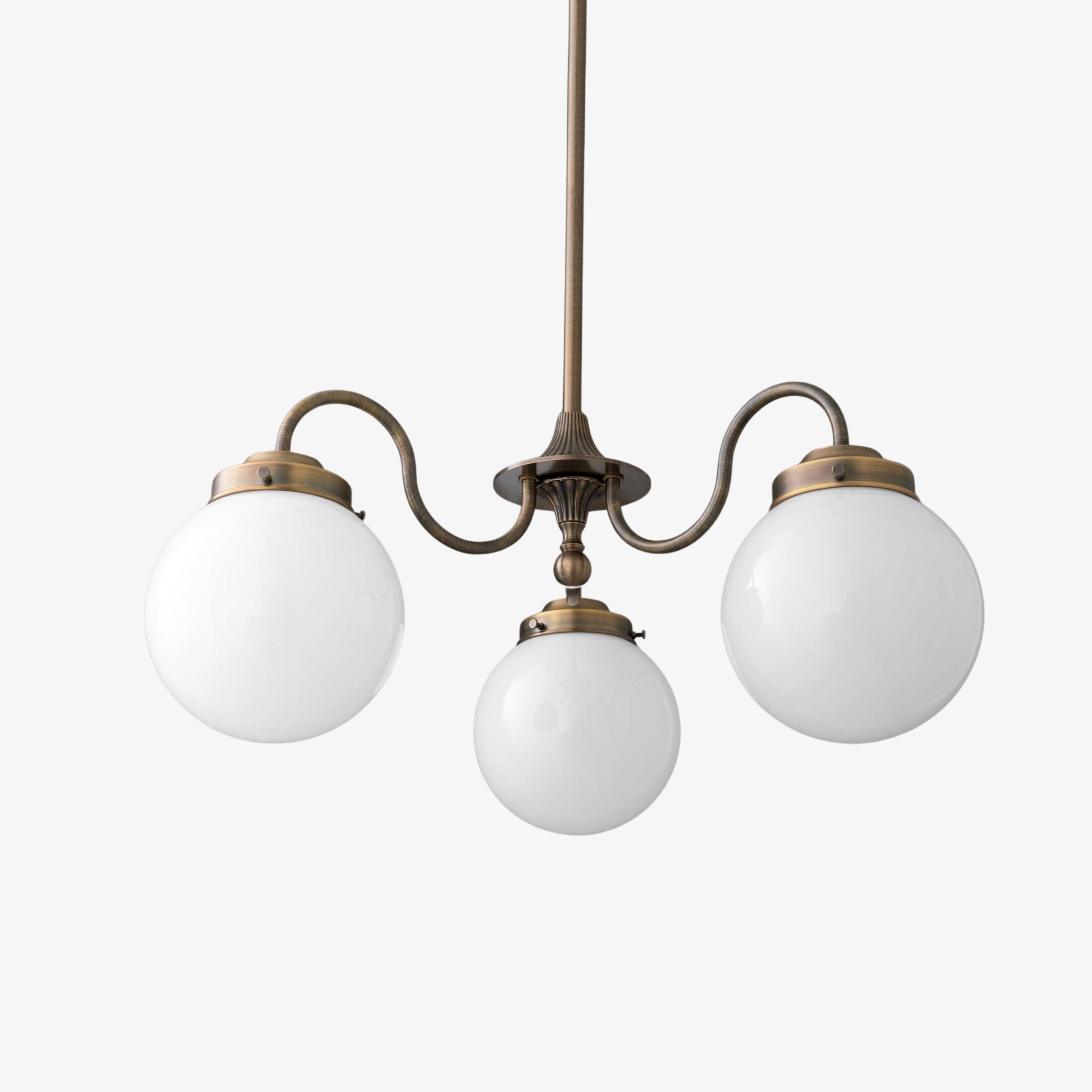 Glorica Glass Vintage Globe Kronleuchter – Messing 3-flammige Hängeleuchte aus Milchglas