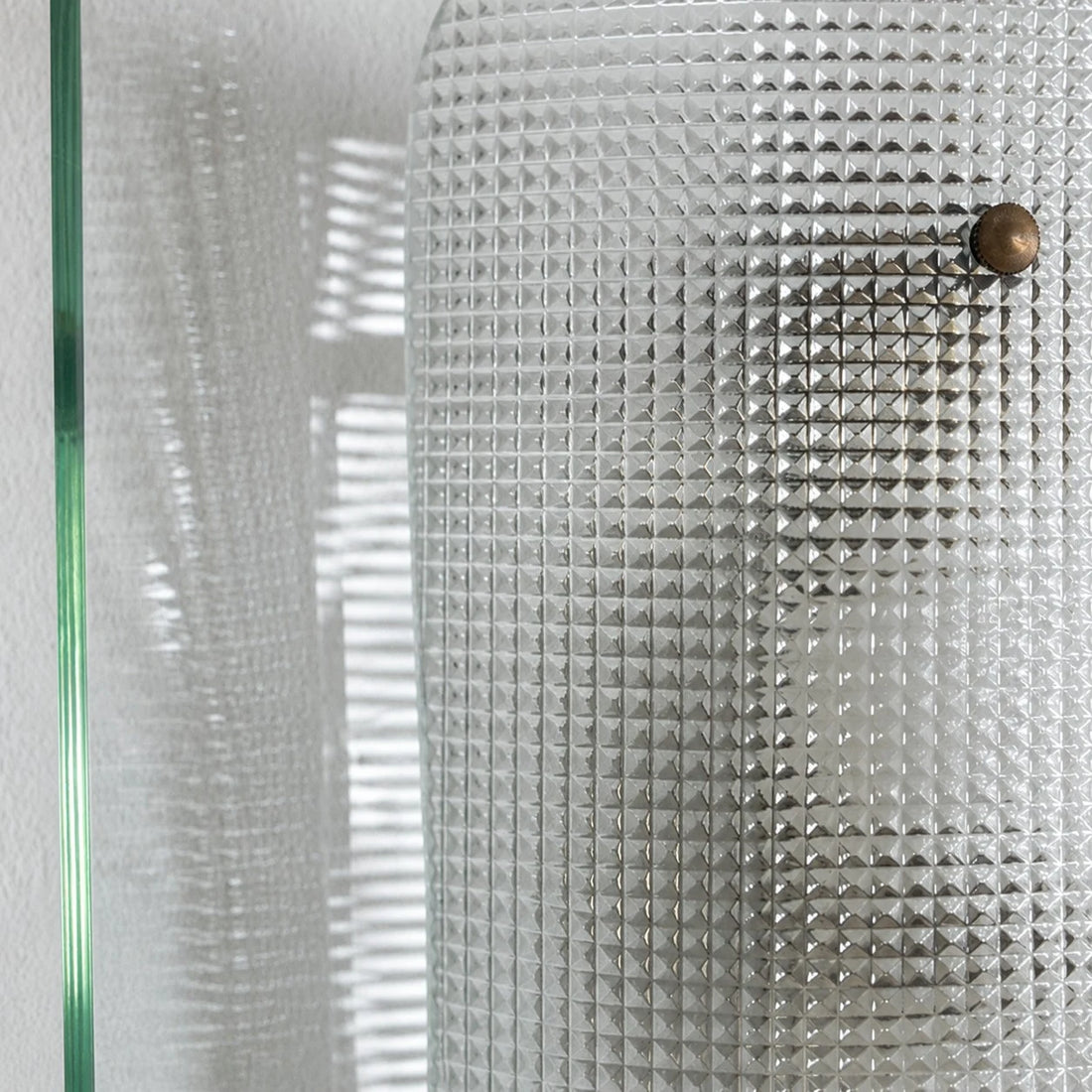 Textured inner glass shade detail
