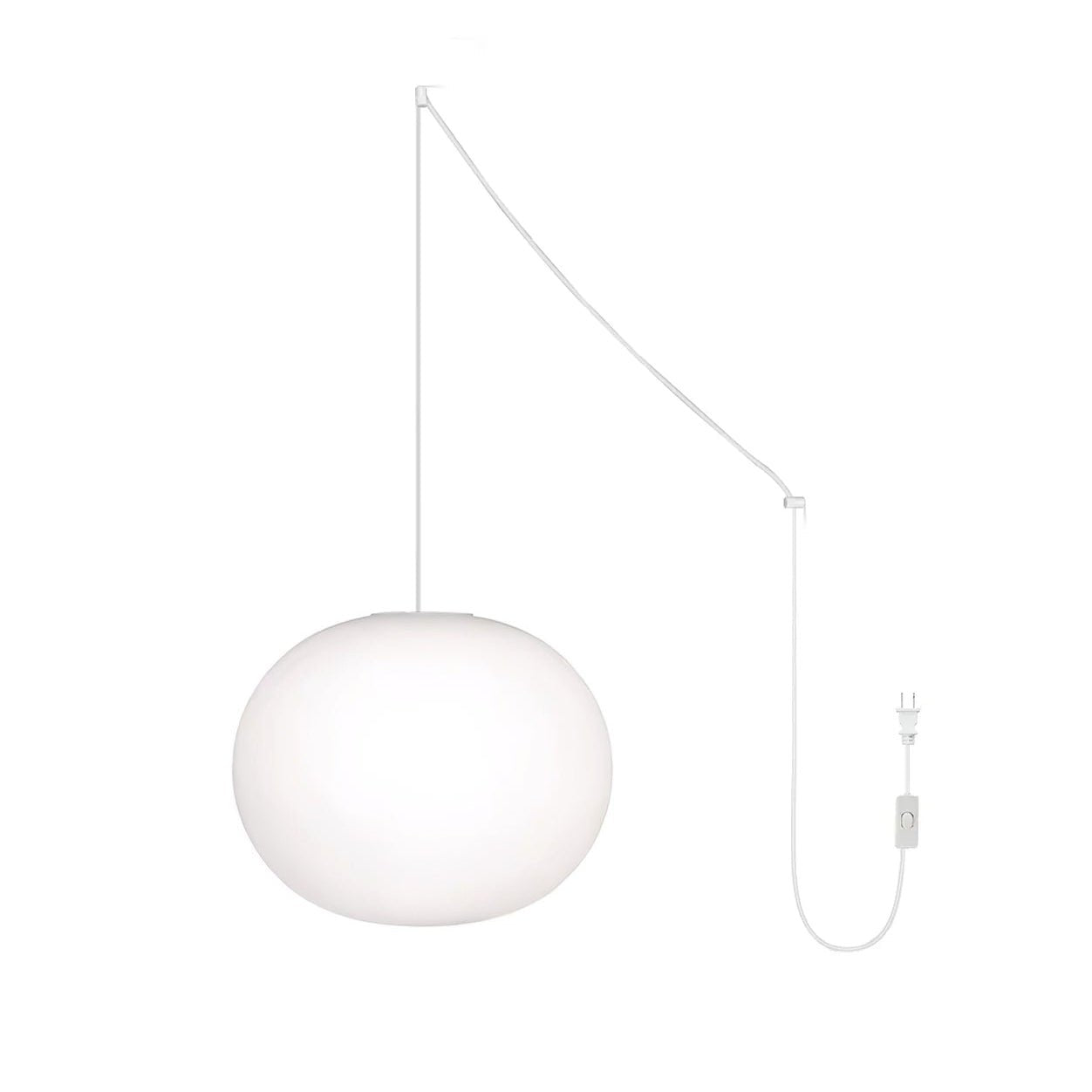 Ovale weiße Stecker-Pendelleuchte mit satiniertem Schirm