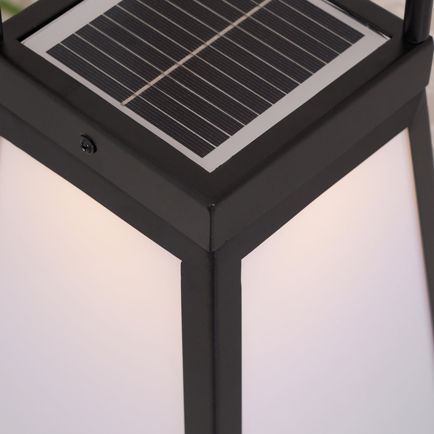Roam Solarlaterne für den Außenbereich – tragbare Garten- und Strandbeleuchtung
