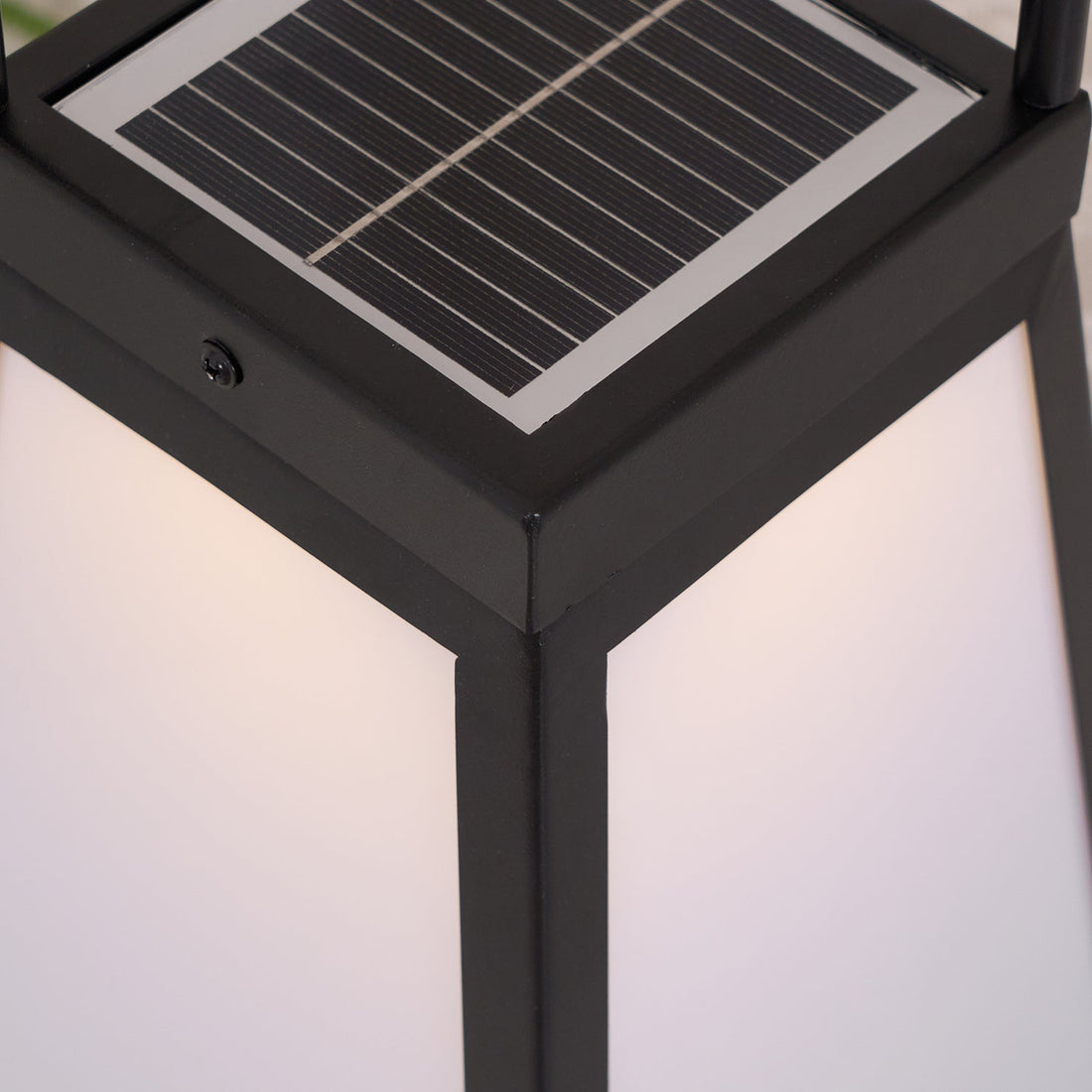 Roam Solarlaterne für den Außenbereich – tragbare Garten- und Strandbeleuchtung