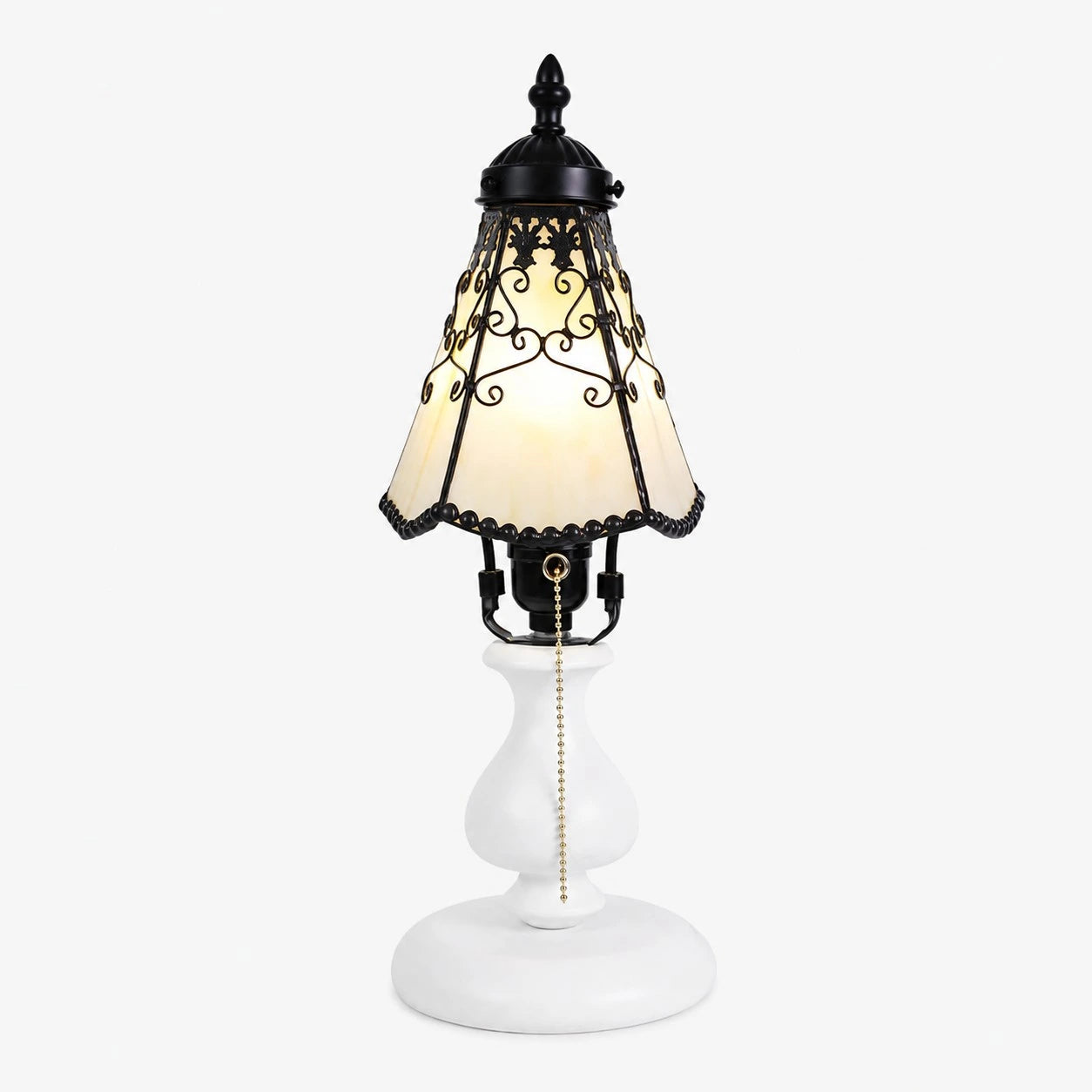 Tiffany-style stained glass table lamp