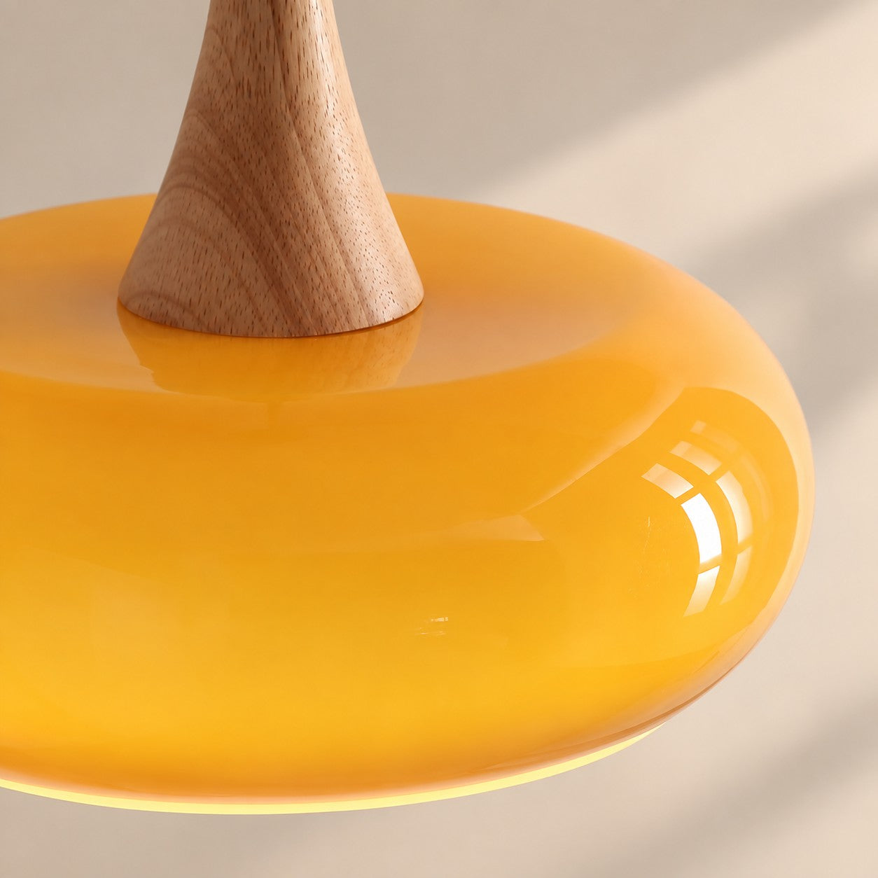 Pendelleuchte aus Glas mit Stecker für die Kücheninsel