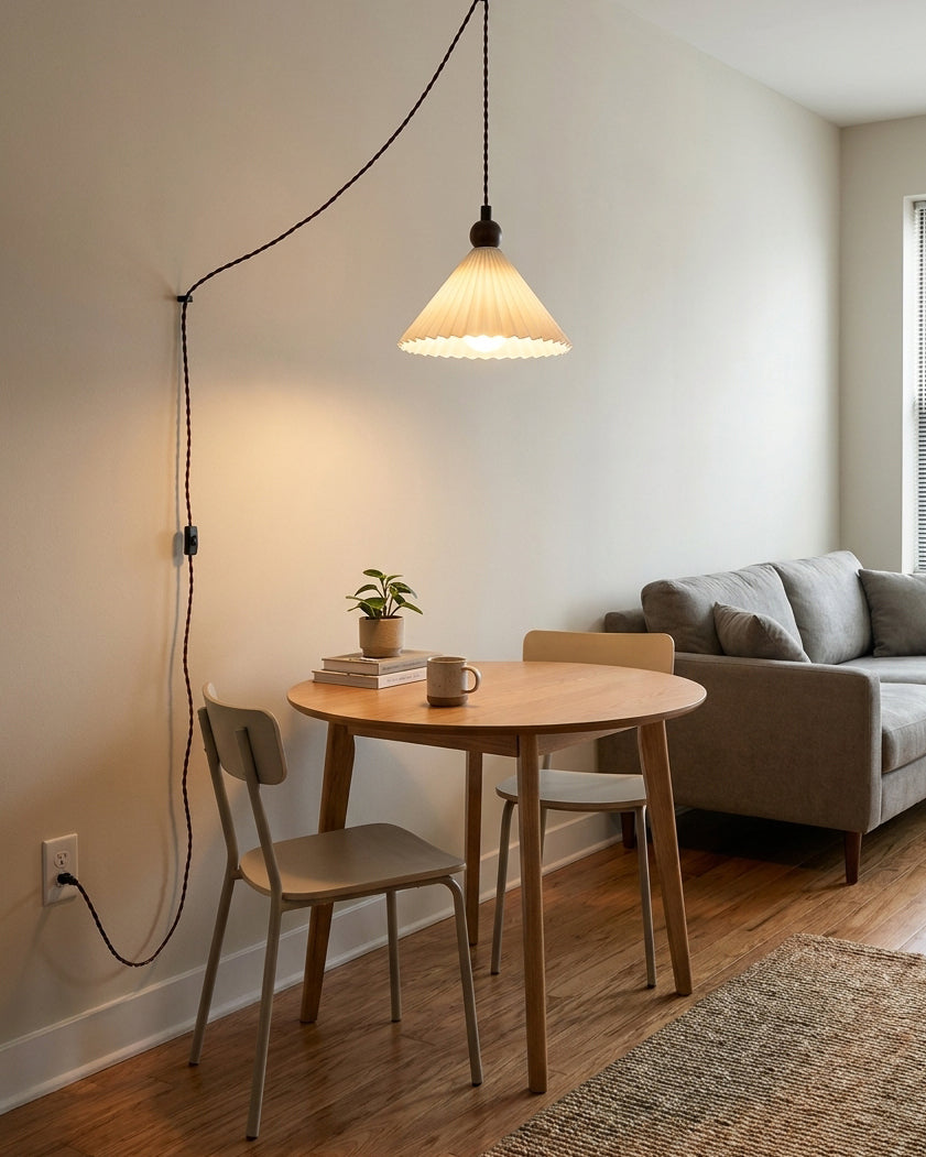 Gefaltete Keramik-Pendelleuchte mit Stecker und Zugkabel
