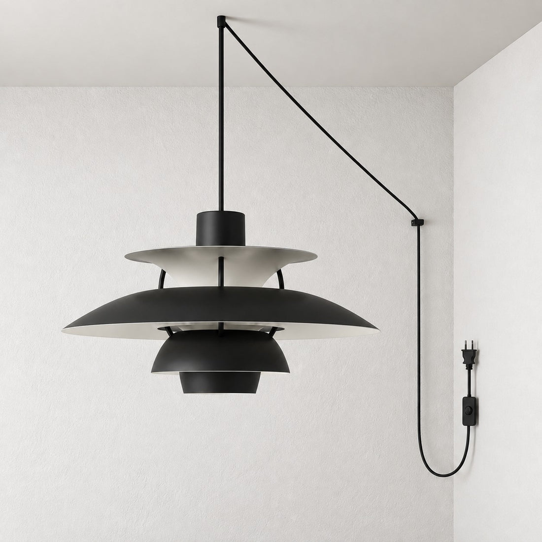Moderne mehrlagige bunte Pendelleuchte mit Stecker und Zugkabel - Hängelampe aus Metall