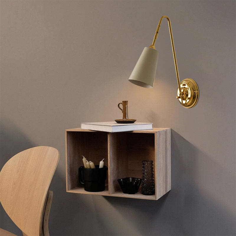 Skandinavische antike minimalistische Messing-Wandleuchte mit verstellbarem Kopf für Wohnzimmer