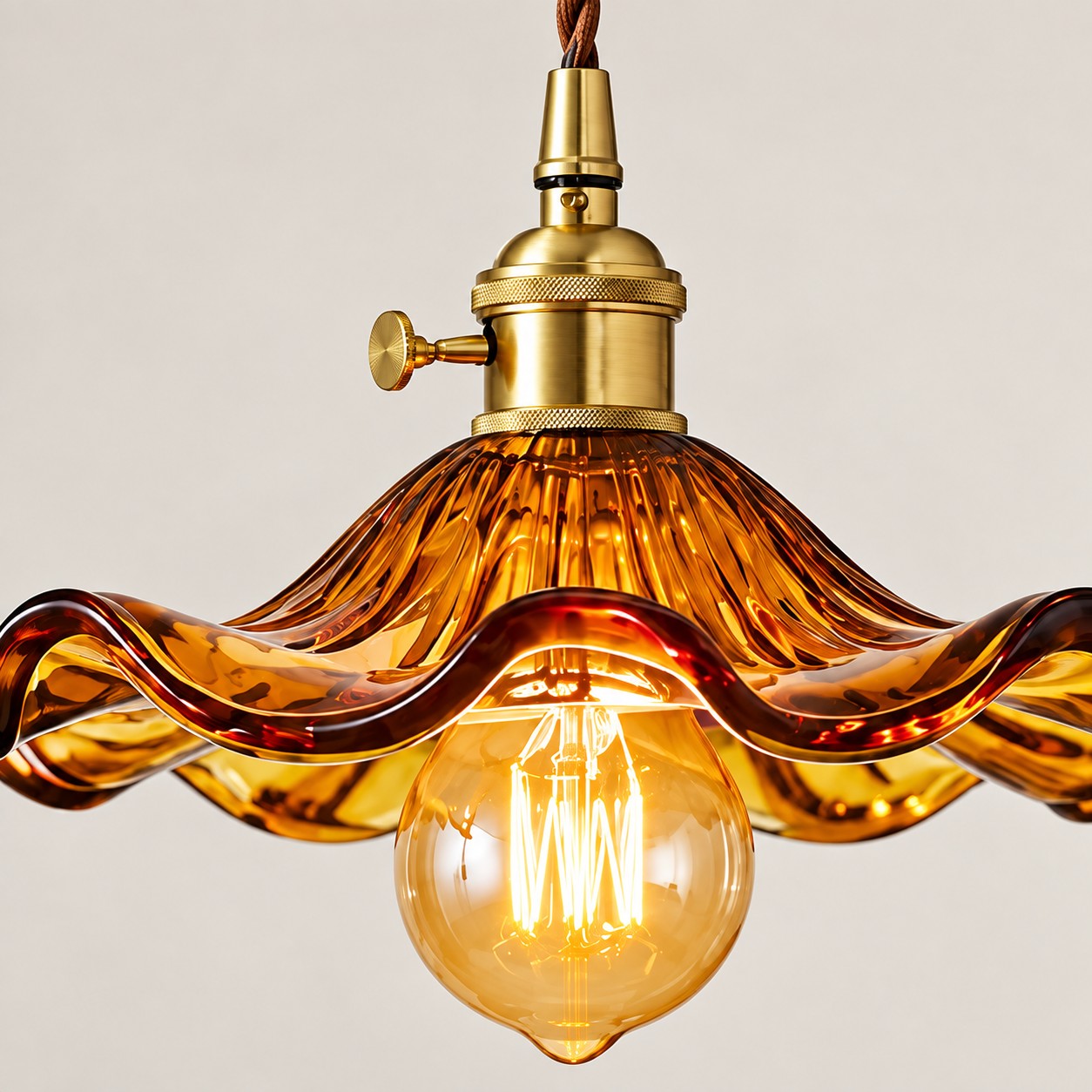 Geriffelte florale Glas-Hängeleuchte mit Kabel