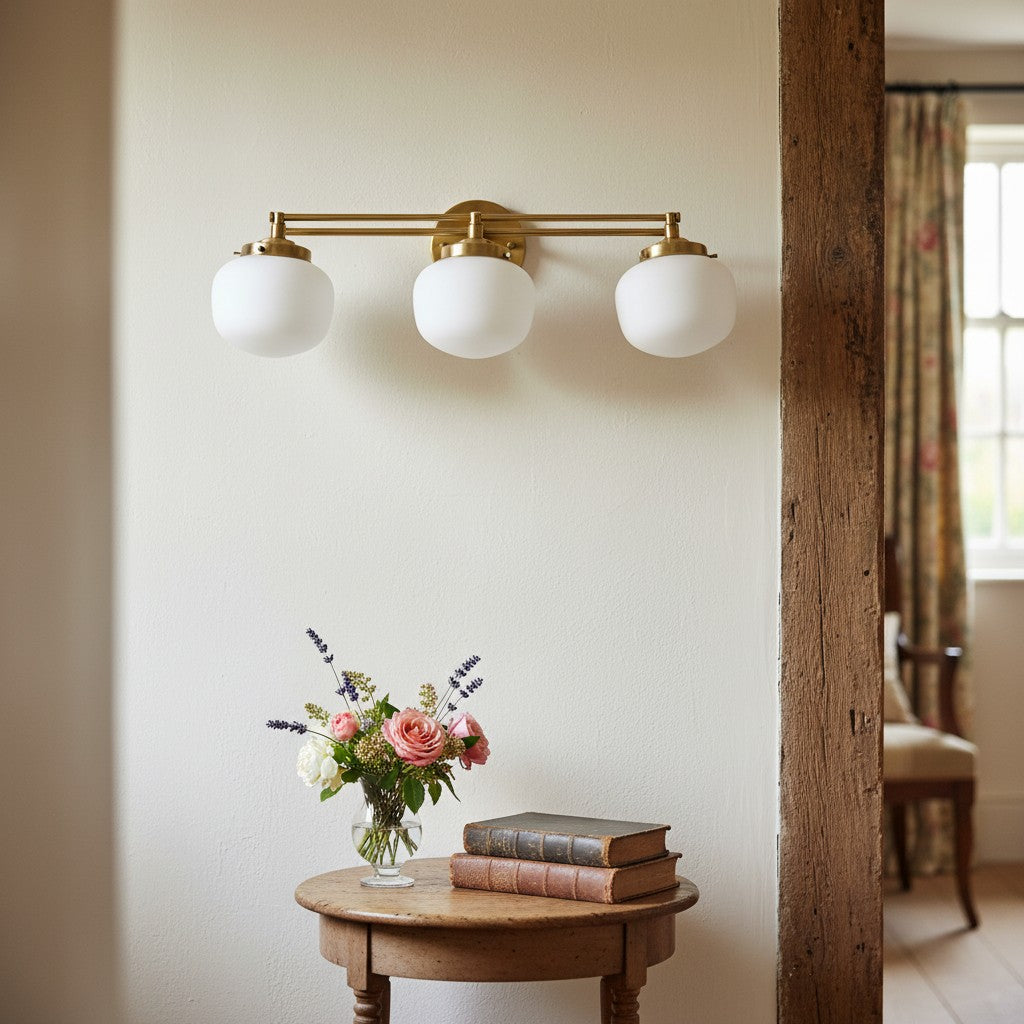 Opalglas Art Deco Vanity Light - Badezimmer-Wandleuchte mit weißen Glasschirmen