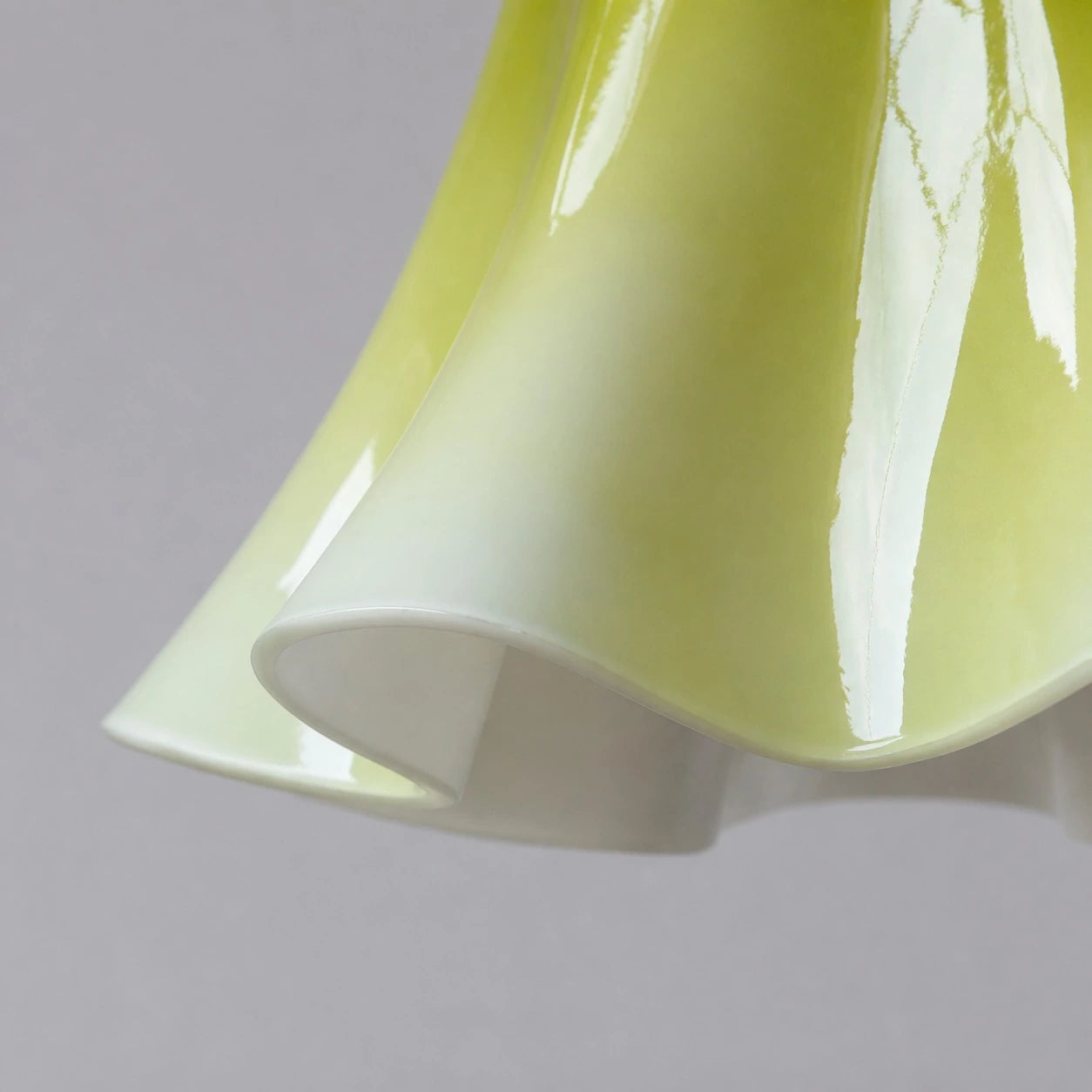 Gradient glass shade edge detail