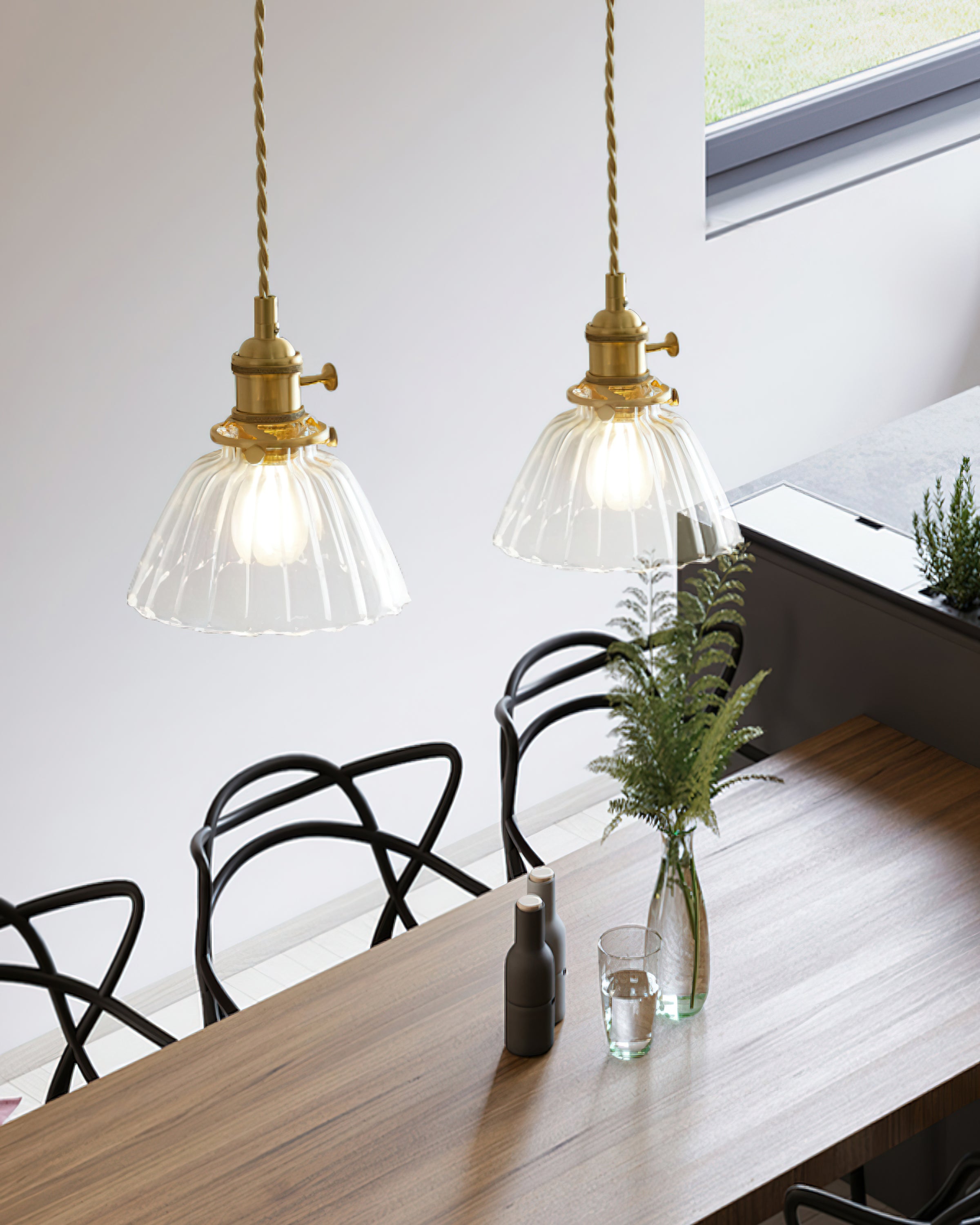 Festverdrahtete Messing-Pendelleuchte mit Glasschirm