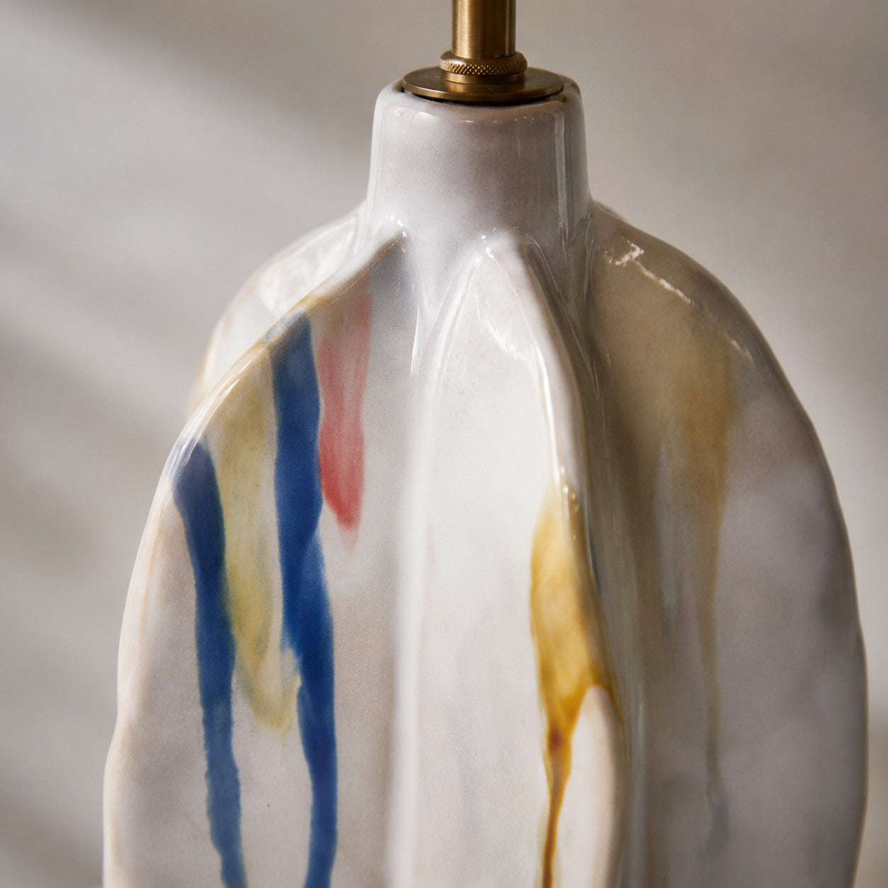 Close view of the handmade ceramic table lamp body