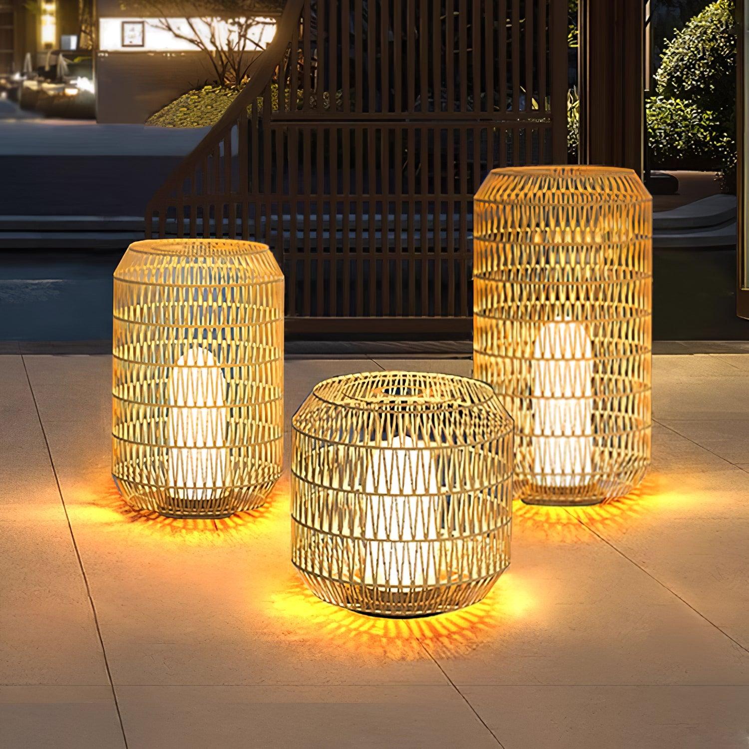 Außenlampe aus geflochtenem Rattan – traditionelles Handwerkslicht für Ecken