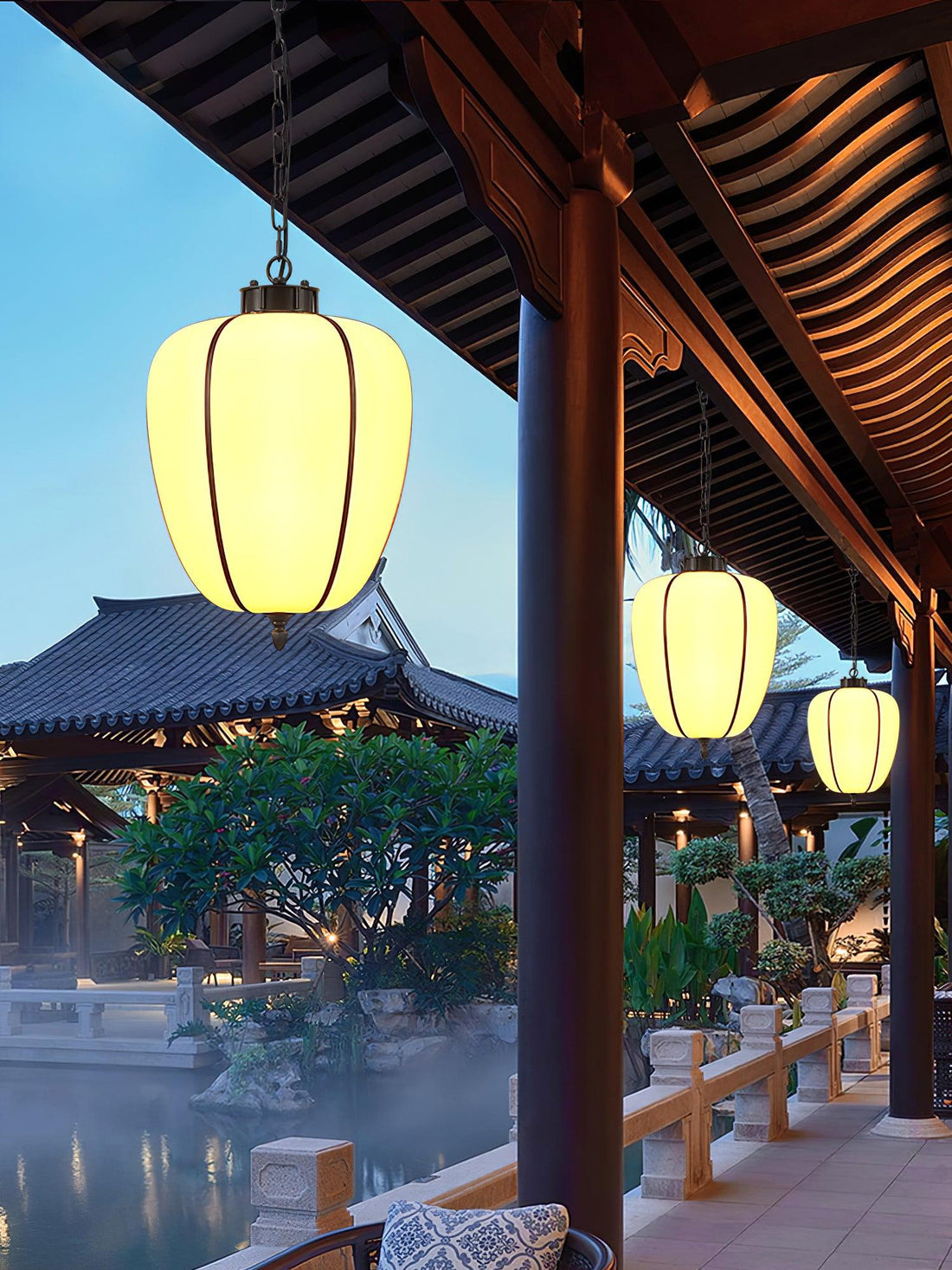 Metal Outdoor Pendant Light - Classic Weatherproof Lamp for Garden