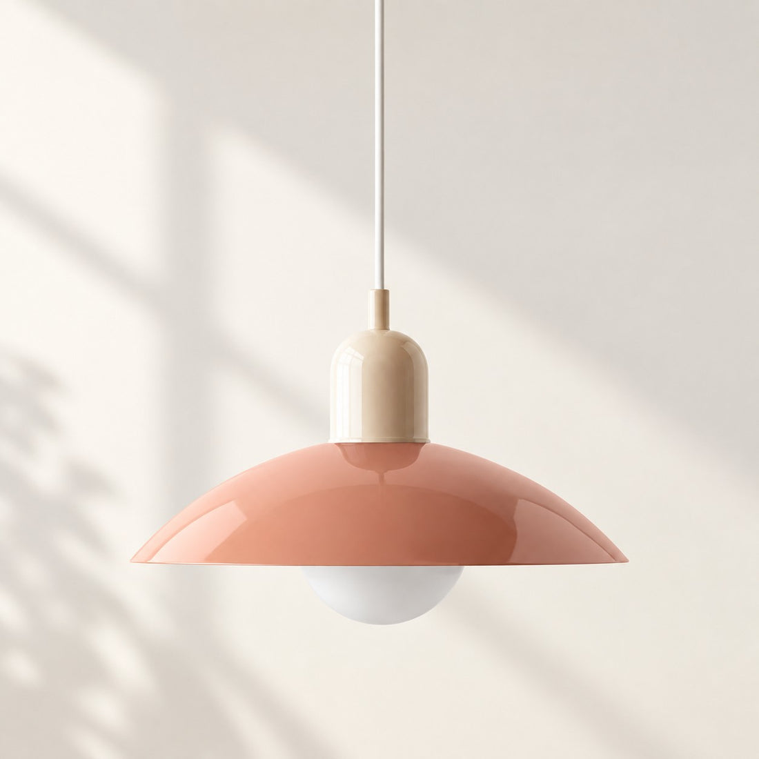 Pendelleuchte im Stil der Mid-Century-Bauhaus-Bewegung für das Esszimmer mit Stecker